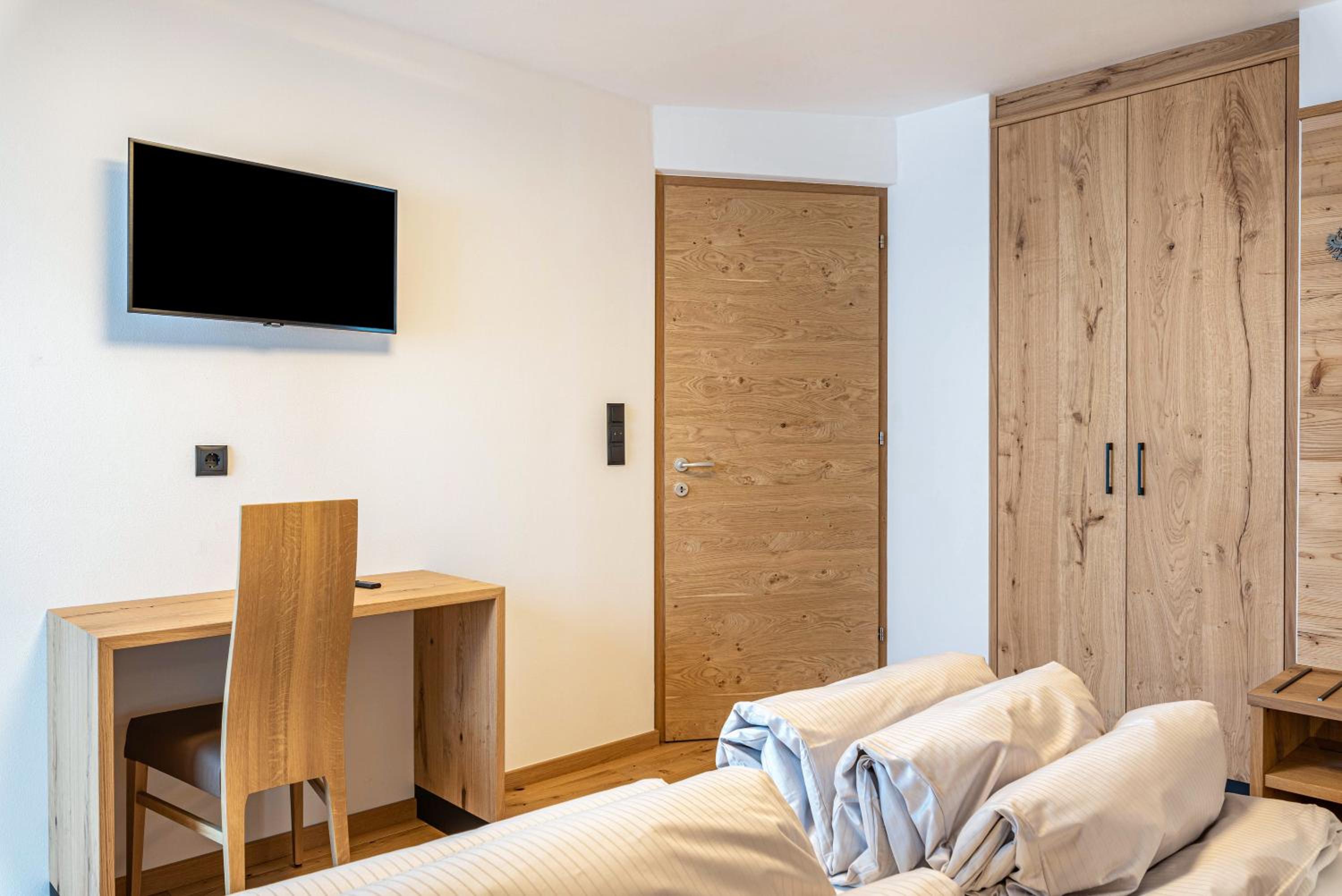 Two-Bedroom Deluxe Apartment with Balcony photo 3