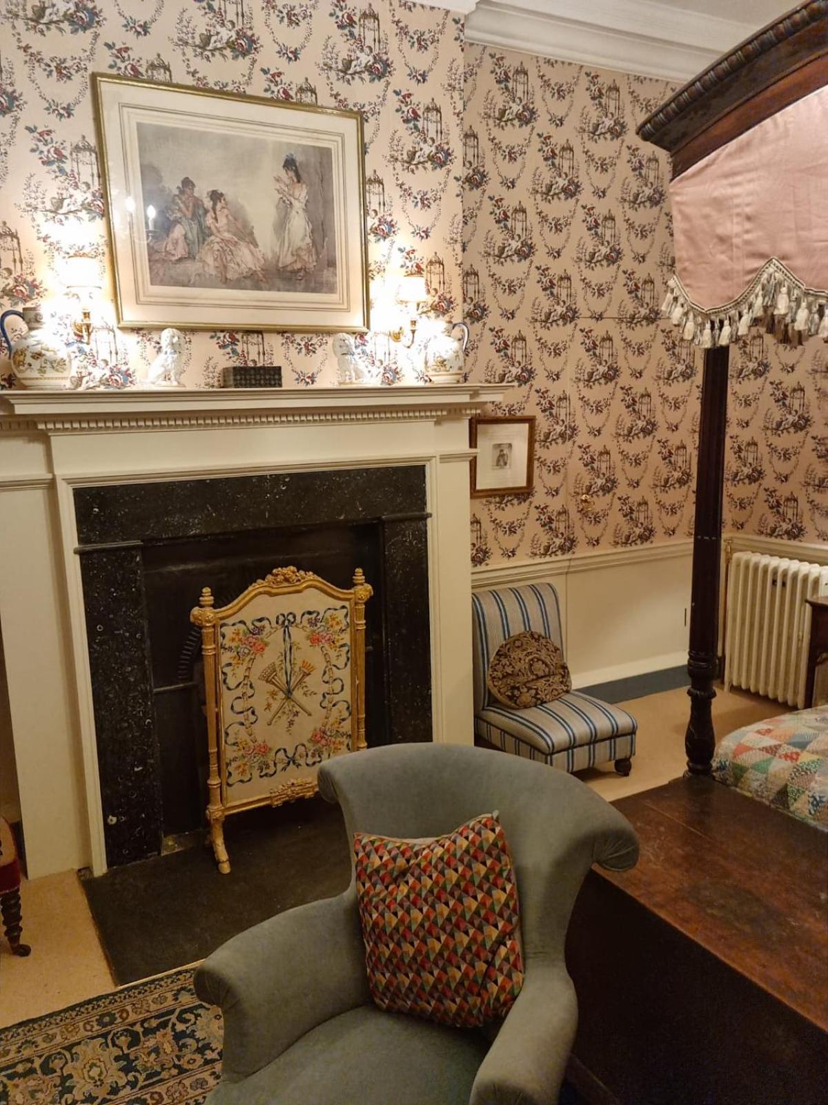 Deluxe King Room - Photo 2