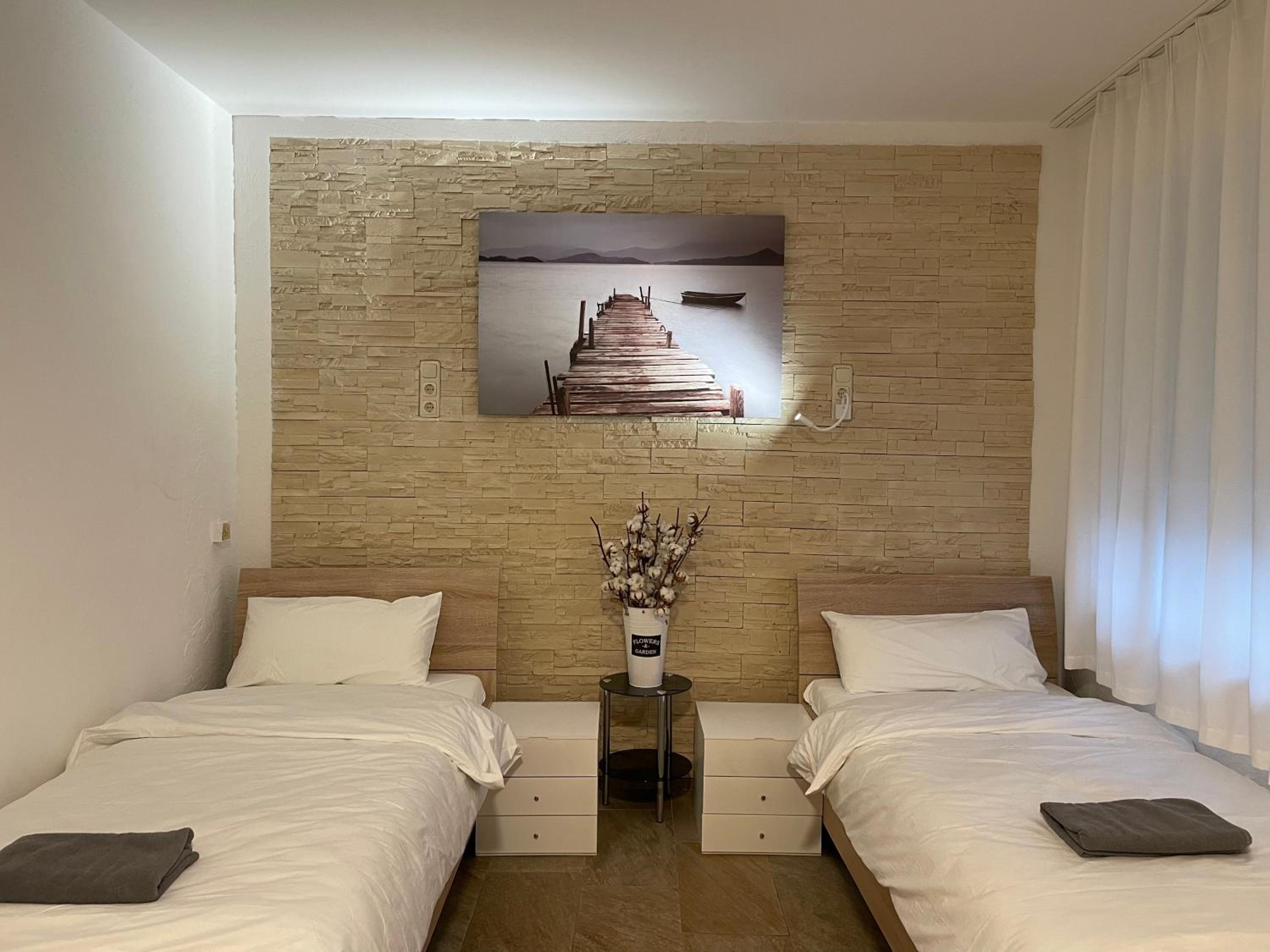 Twin Room - Photo 1