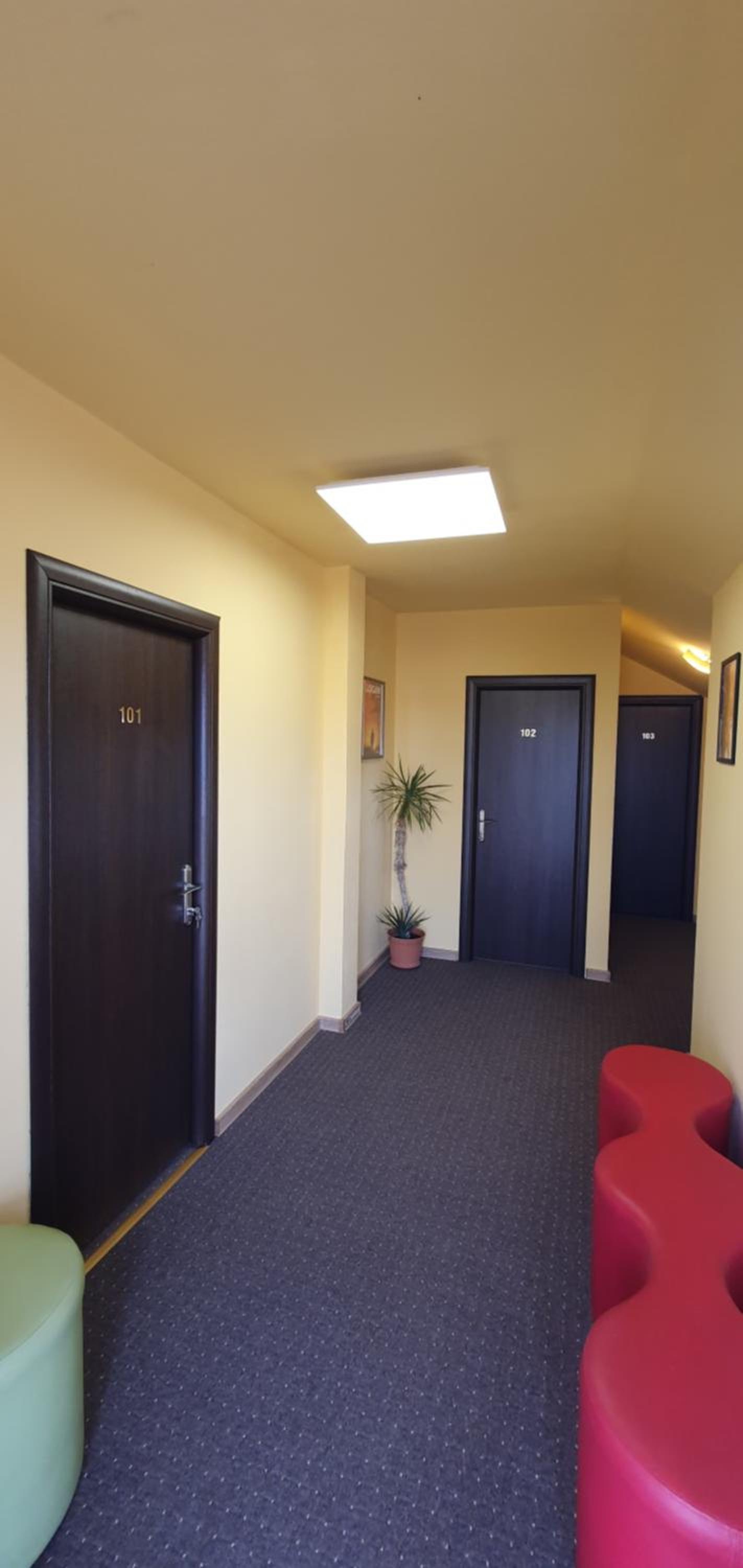Queen Room photo 1