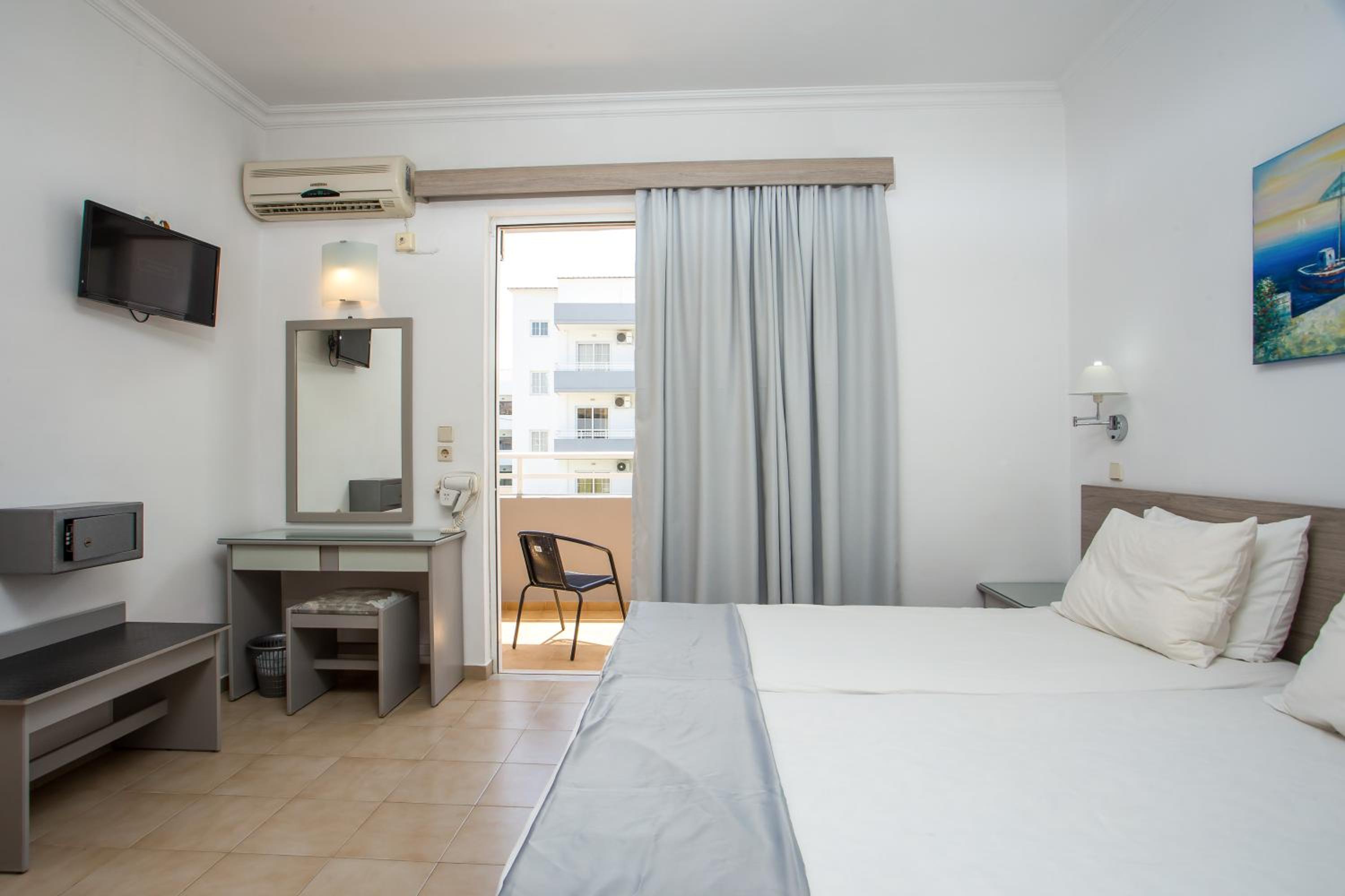 Standard Double or Twin Room with Garden View photo 3