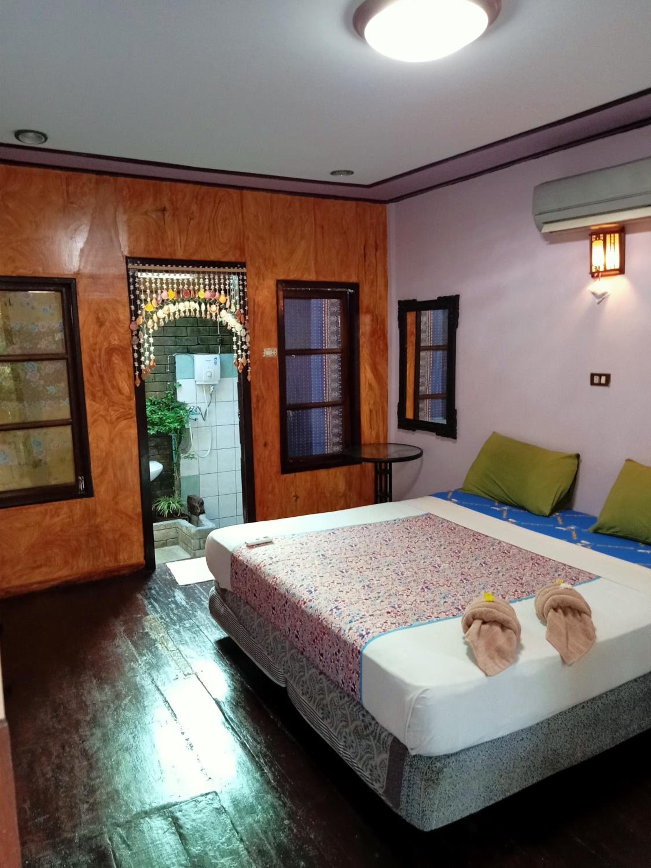 Deluxe Double Room - Photo 13