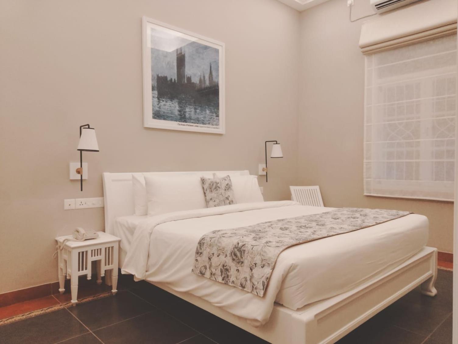 Deluxe King Room - Photo 6