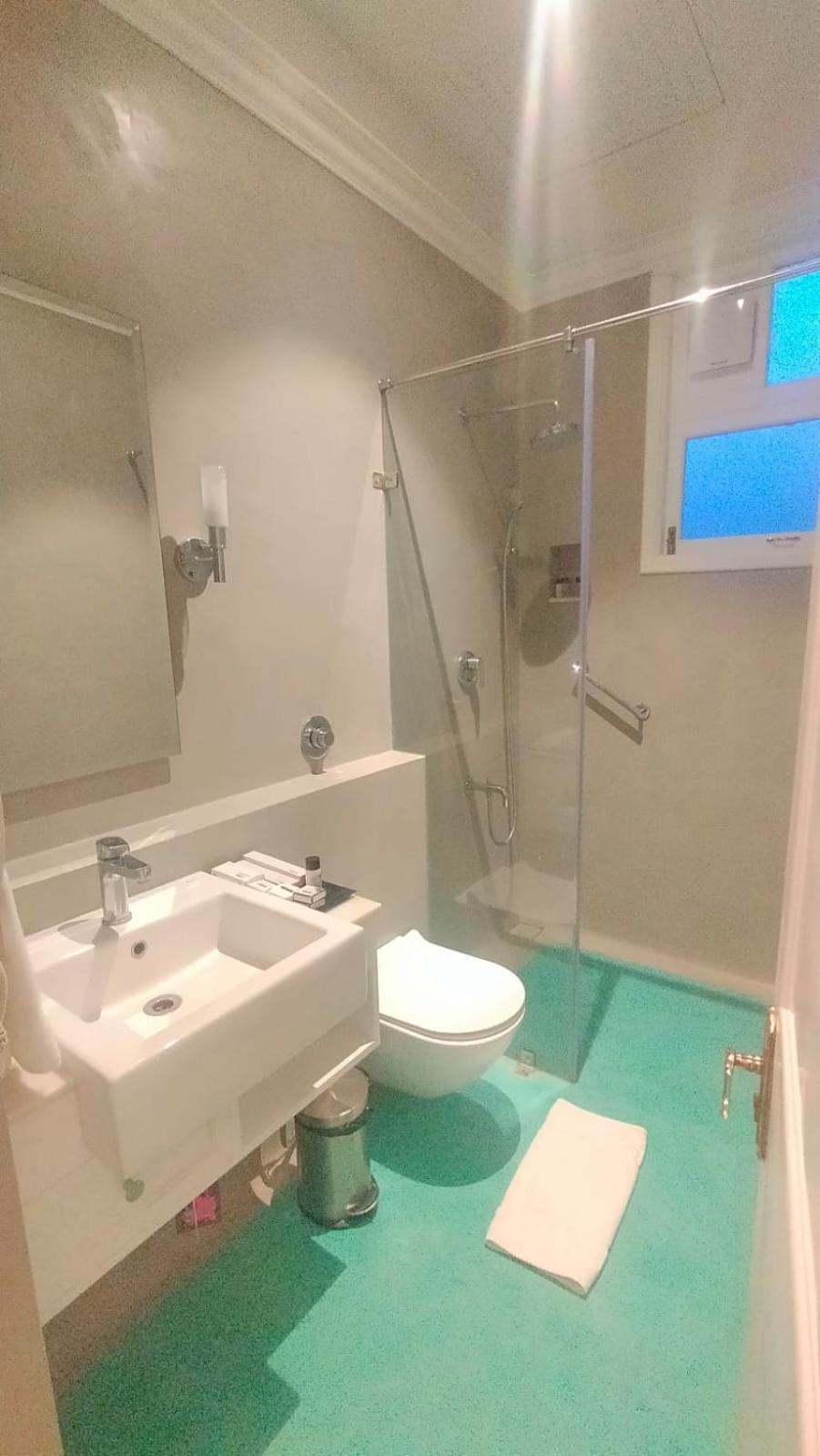 Deluxe King Room - Photo 3