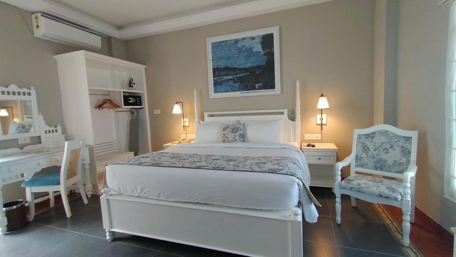 Superior King Room - Photo 4