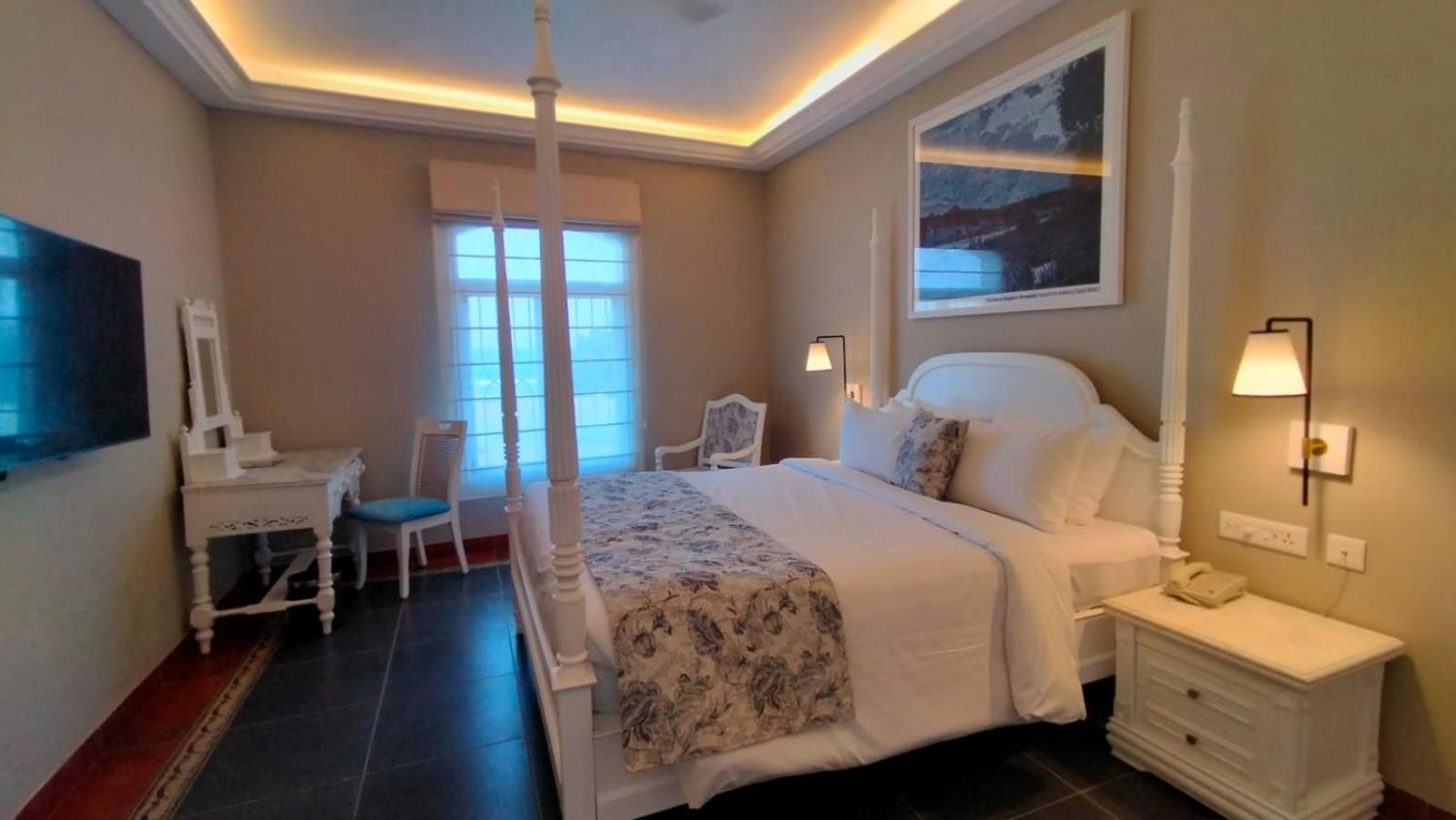 Superior King Room - Photo 6