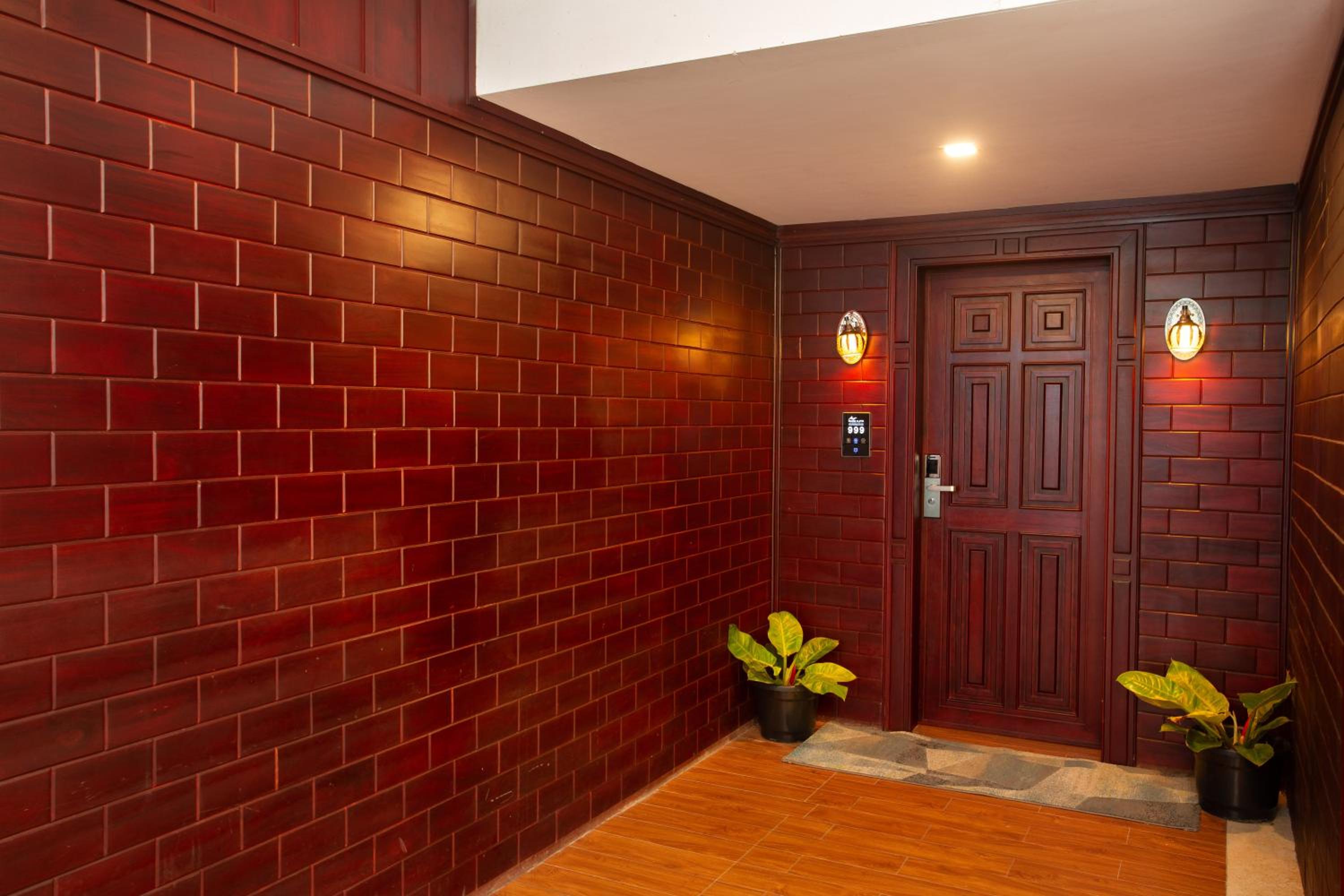 TRINITY SUITE With Balcony photo 2