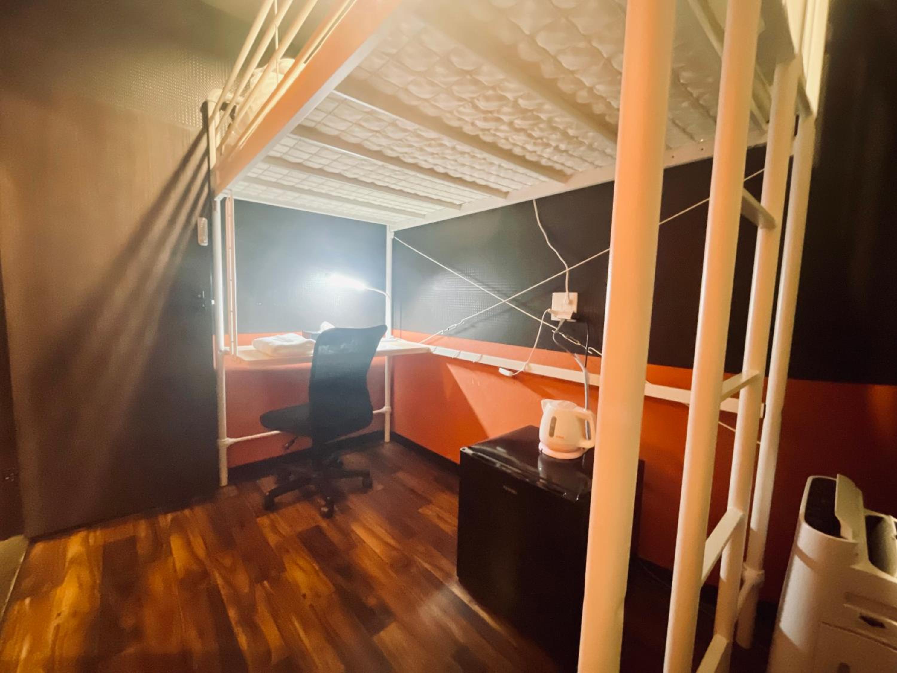 Single Room with Shared Shower and Toilet photo 1