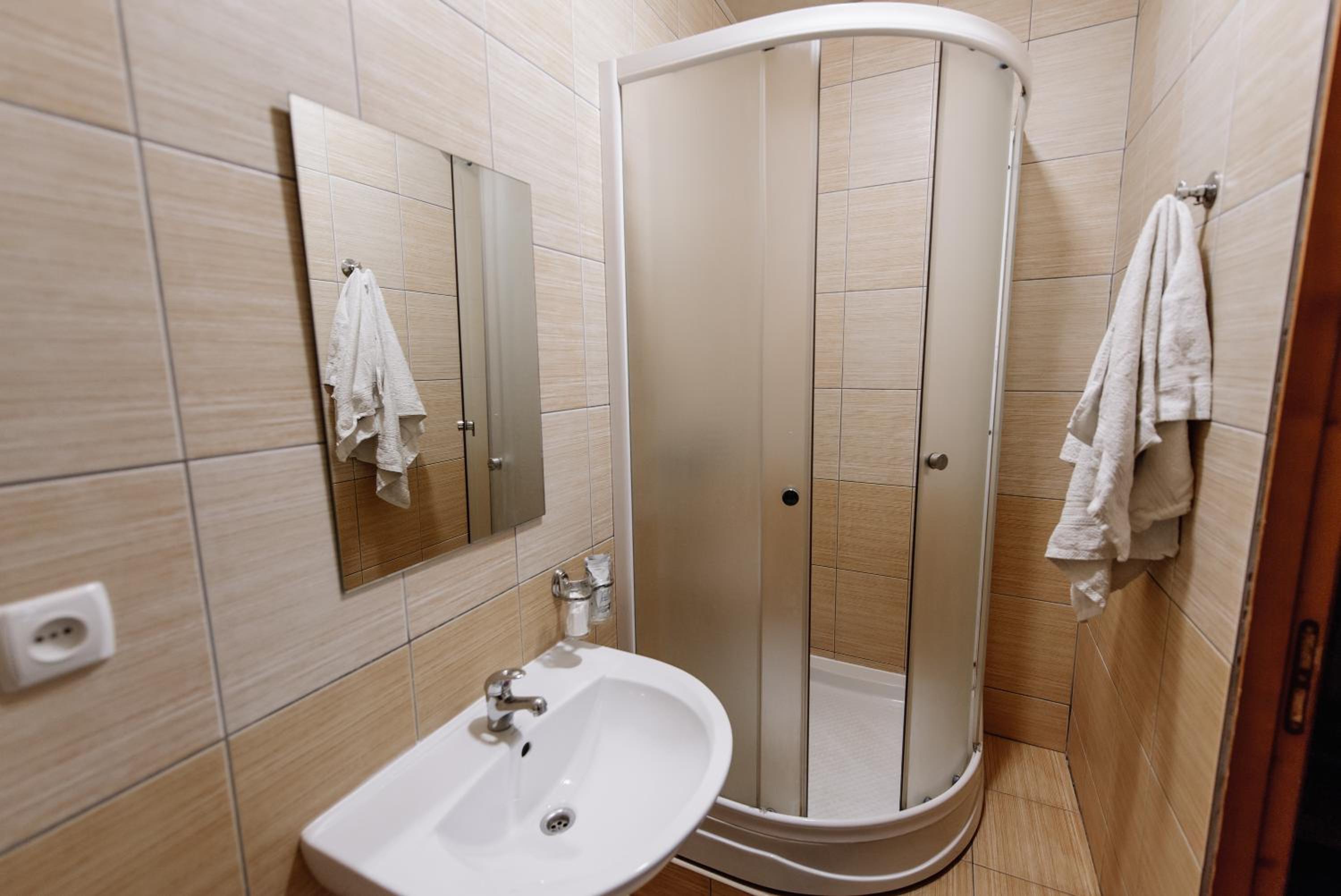 Basic Triple Room photo 3