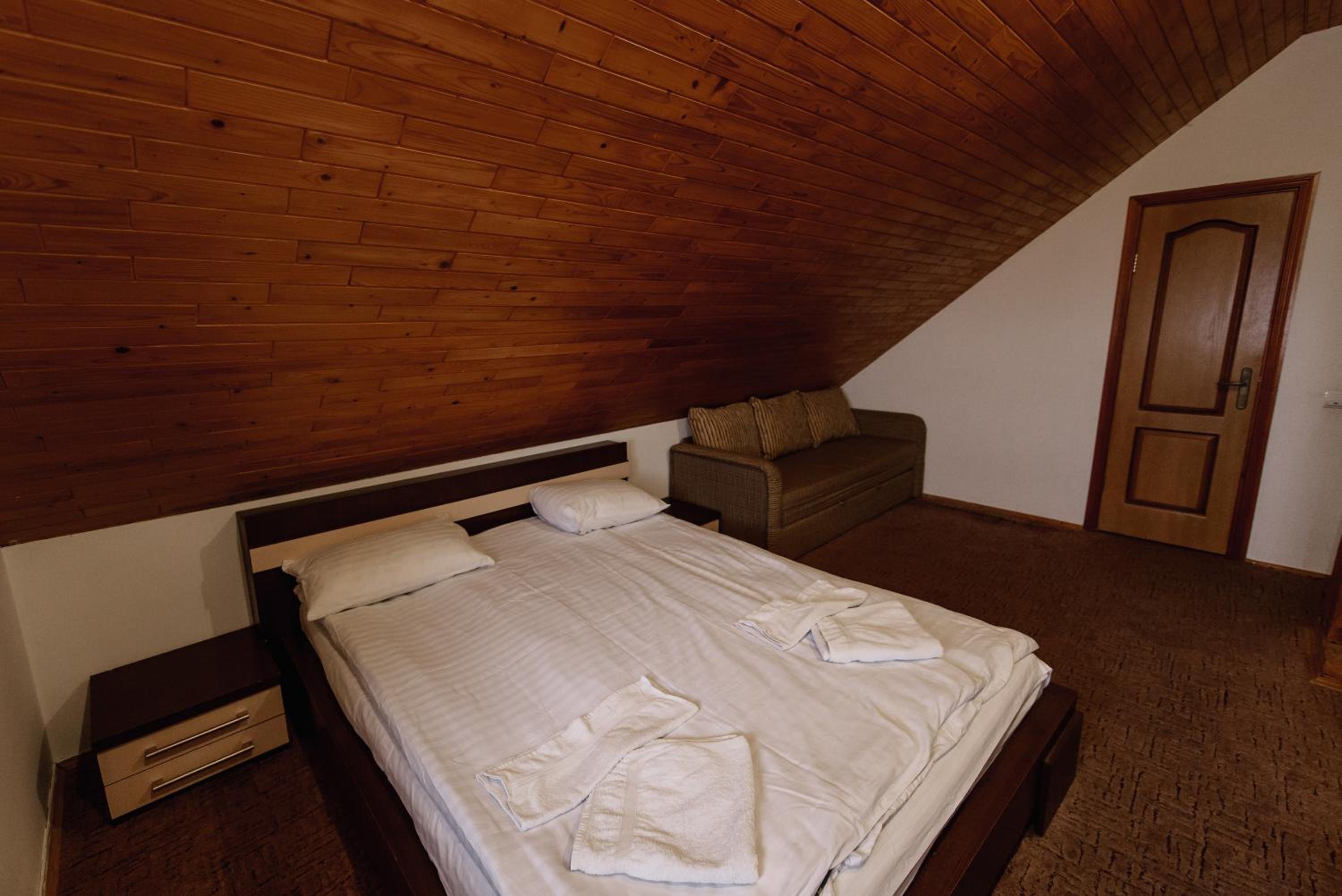 Basic Triple Room photo 2
