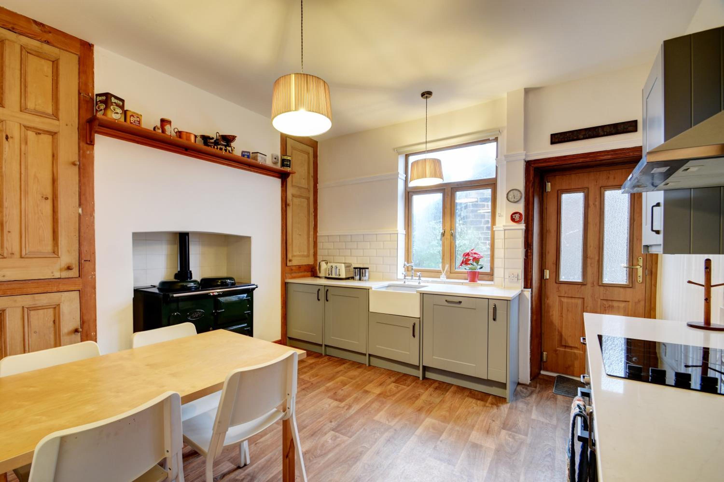 Four-Bedroom House photo 3