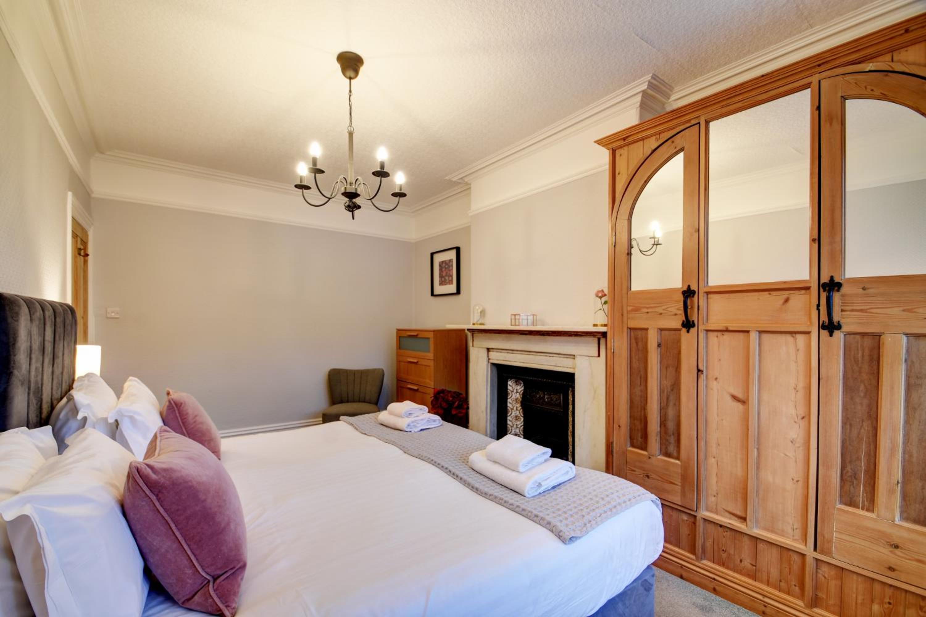 Four-Bedroom House photo 1