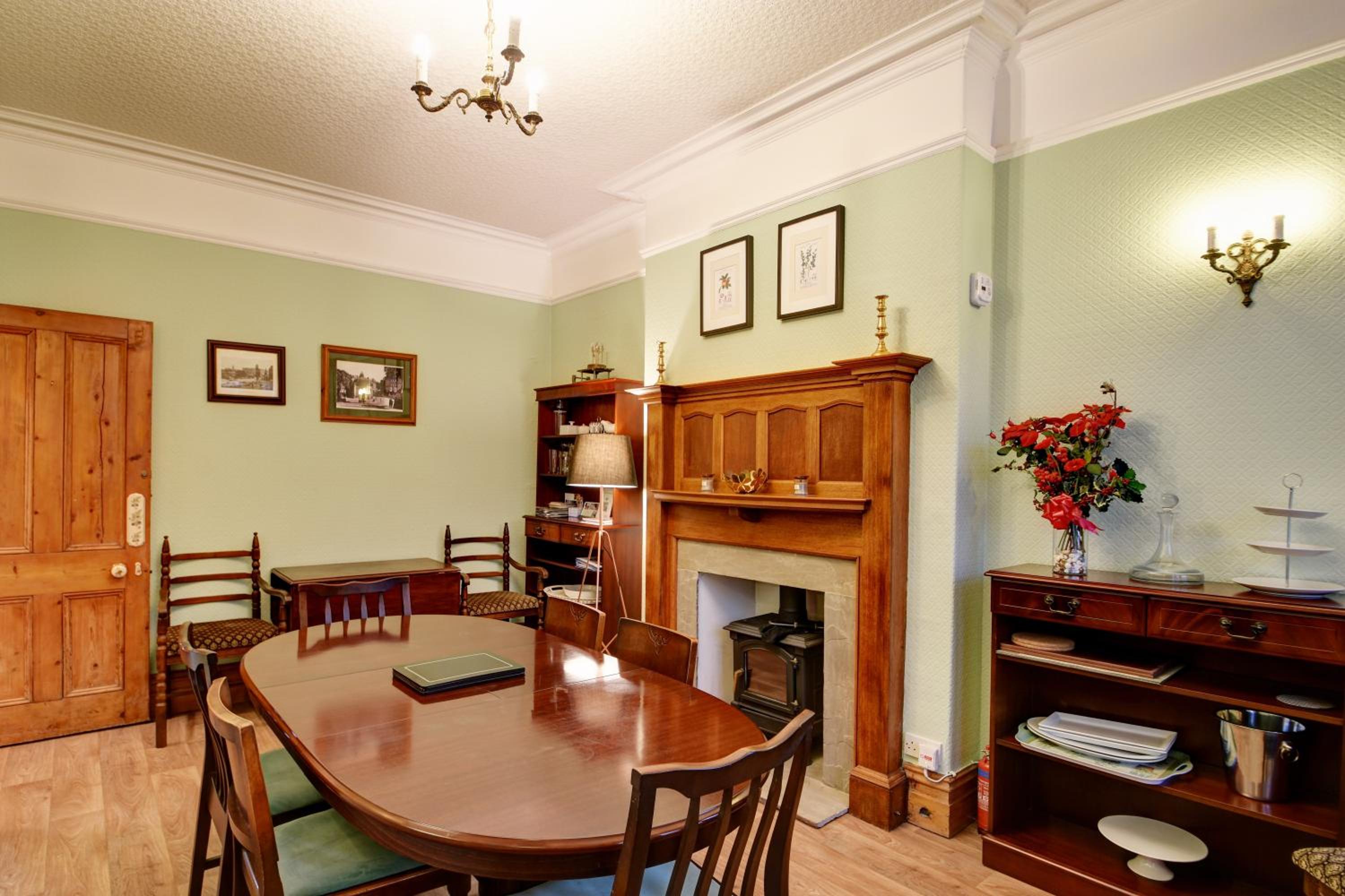 Four-Bedroom House photo 3