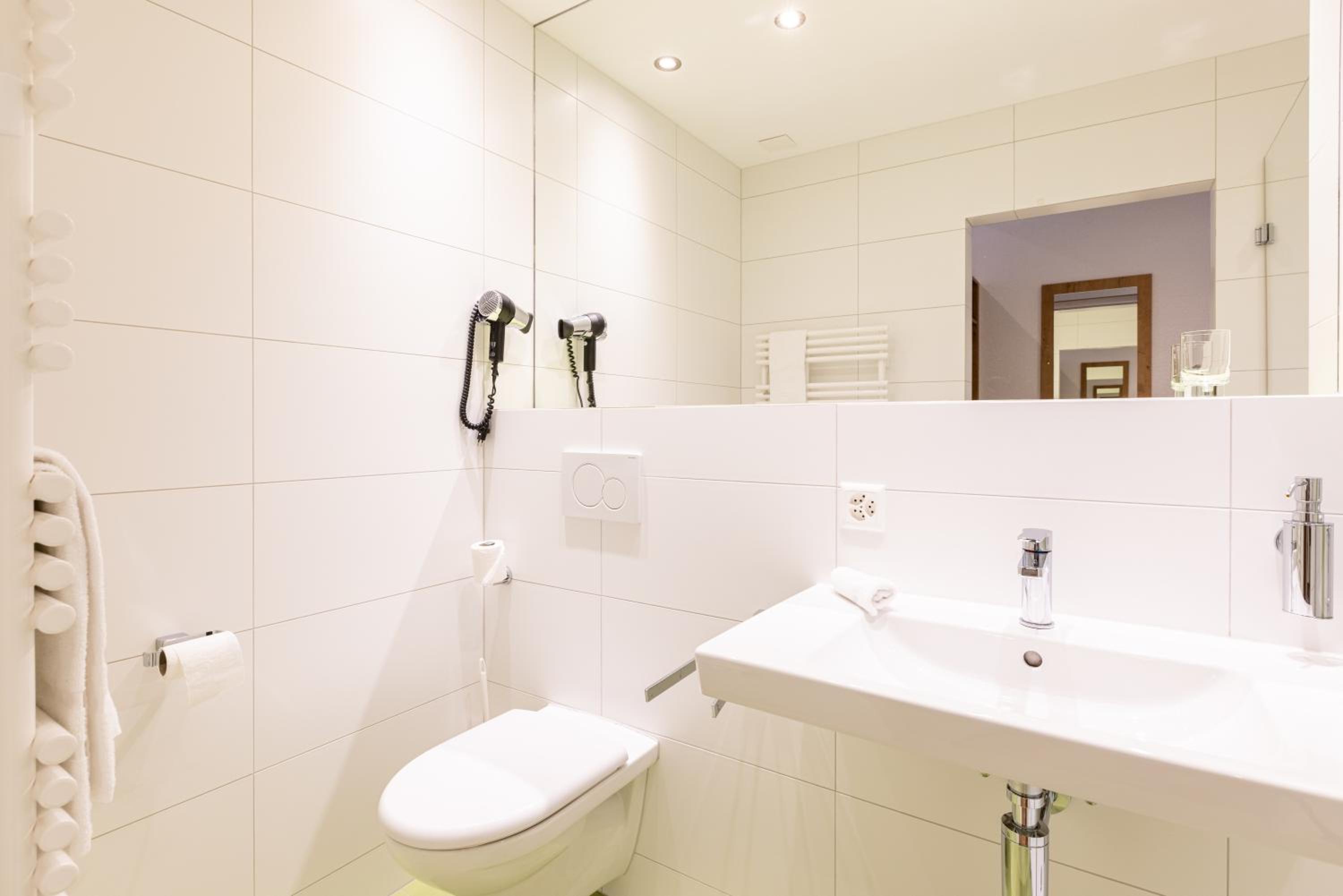 Double Room - Photo 16
