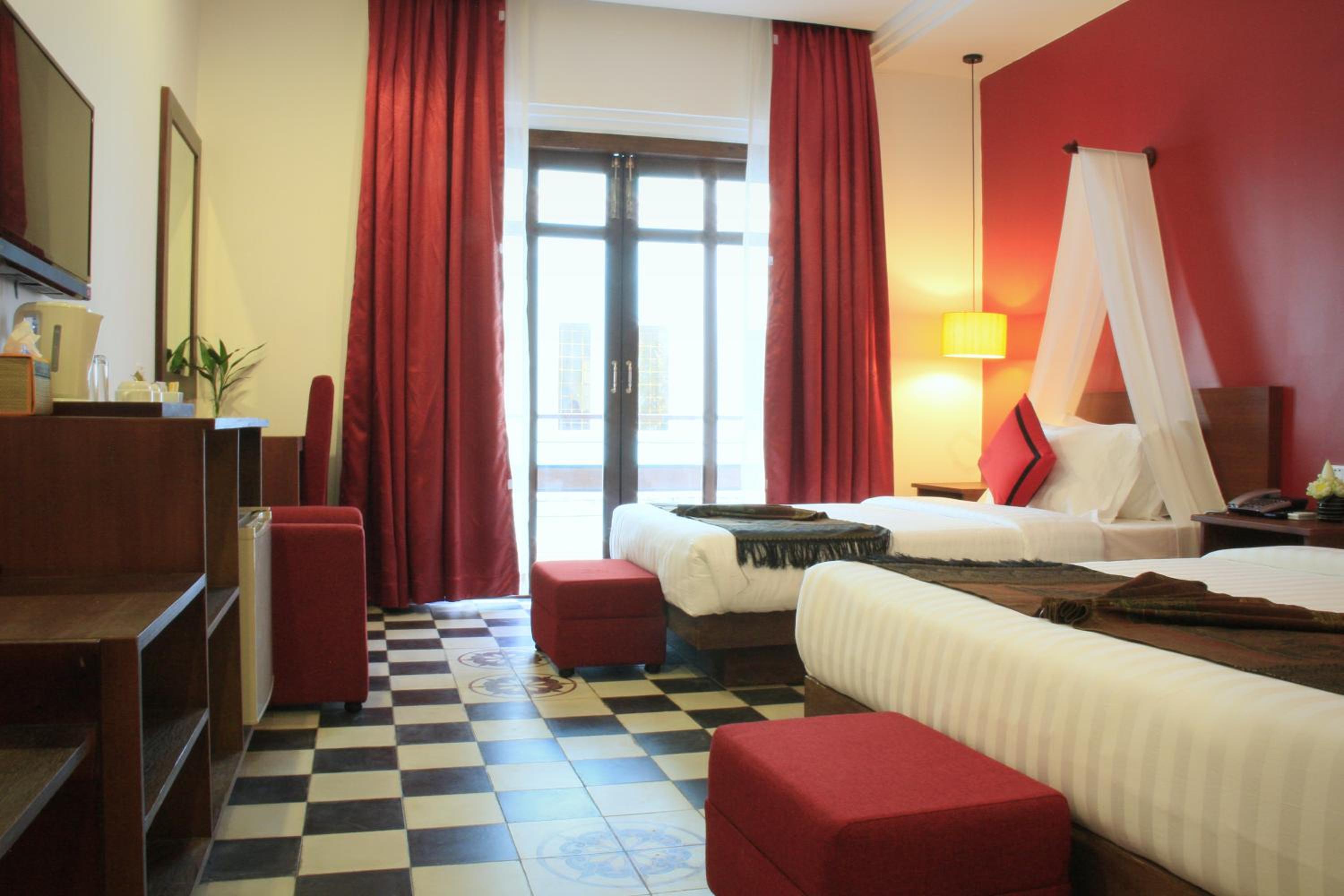Deluxe Twin Room with Balcony - Photo 9
