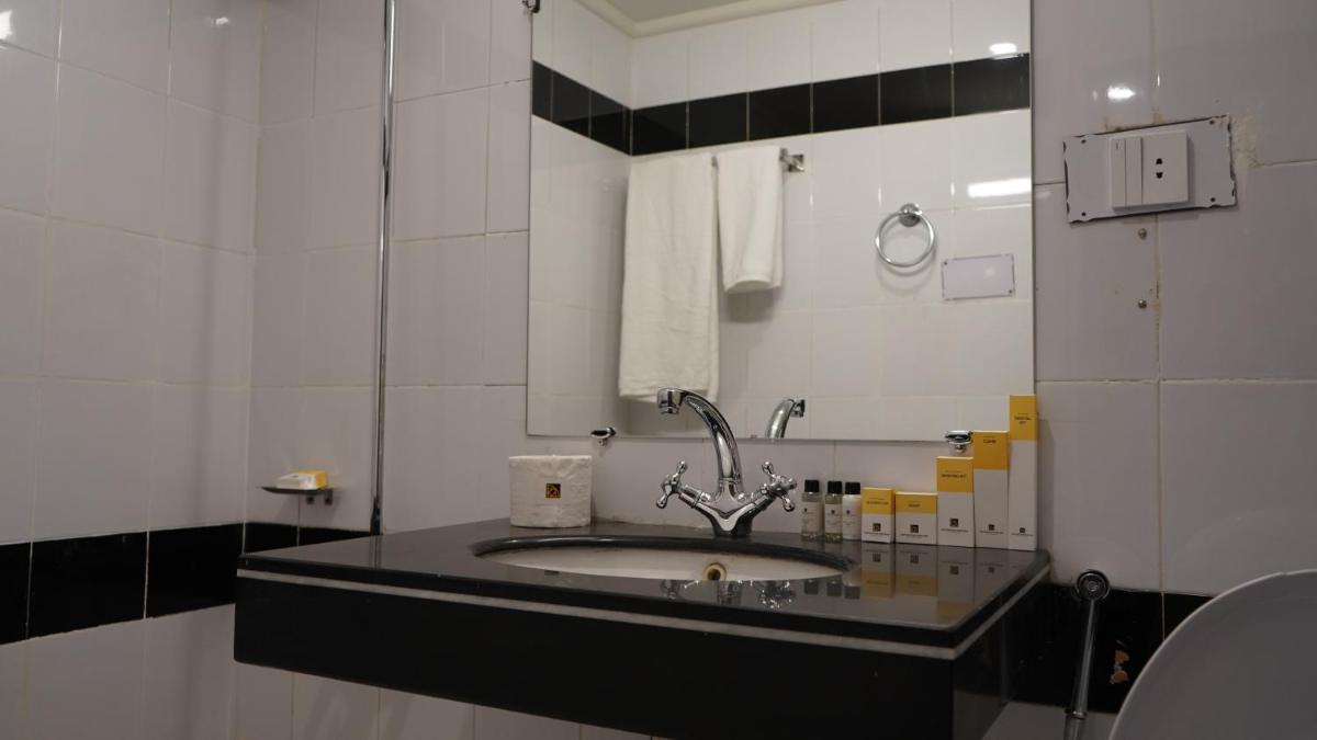 Standard Single Room - Photo 9