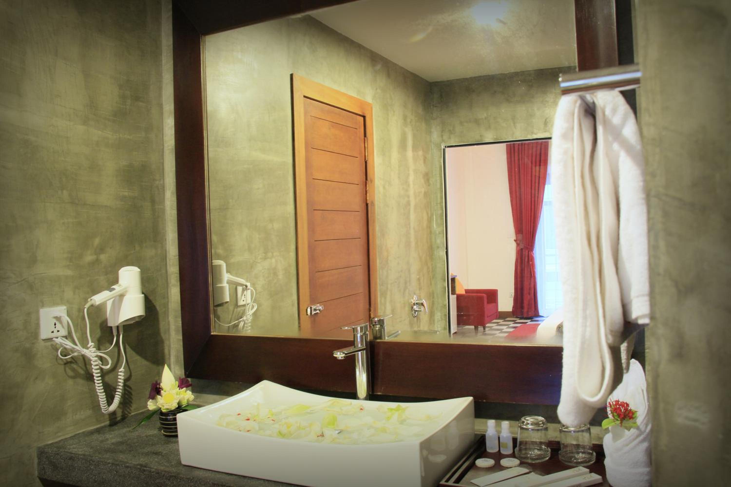 Deluxe Family Room with Balcony - Photo 5