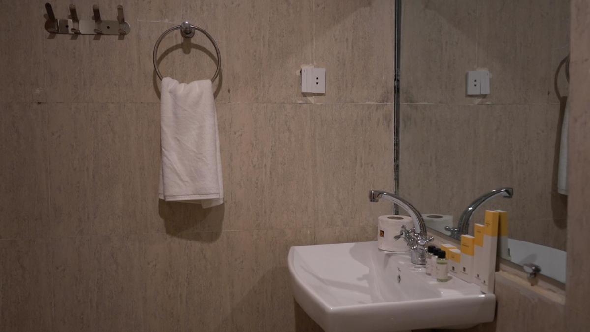 Standard Double Room - Photo 5