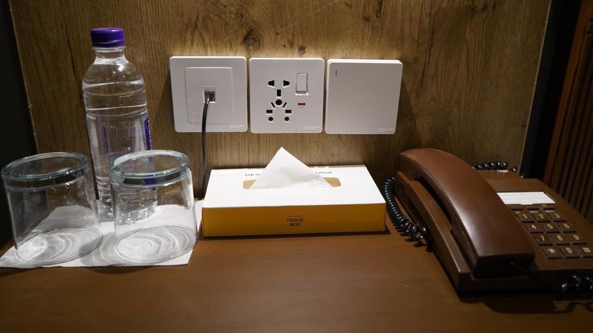 Standard Single Room - Photo 8