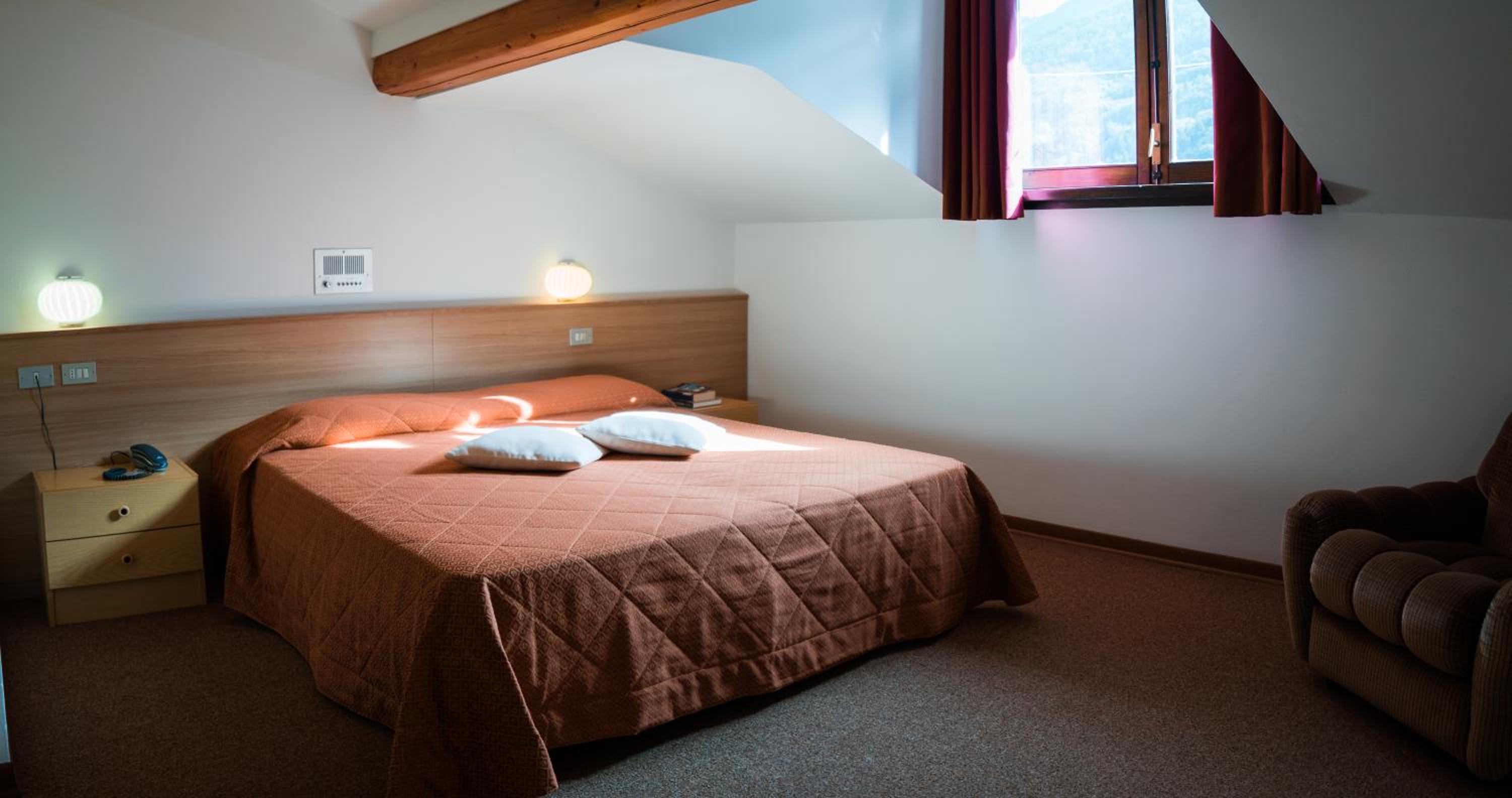 Economy Triple Room photo 2