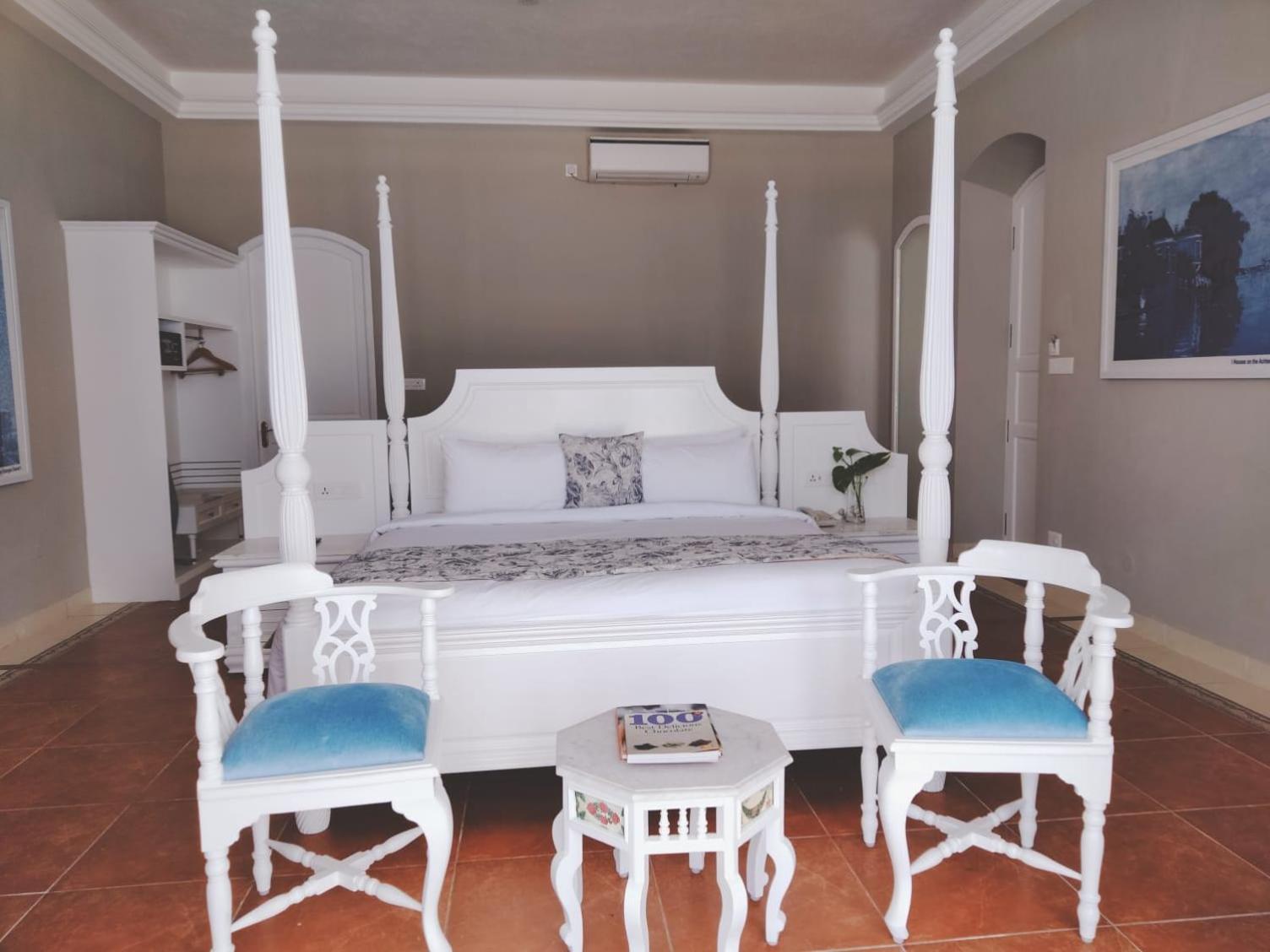 Suite with Balcony - Photo 11