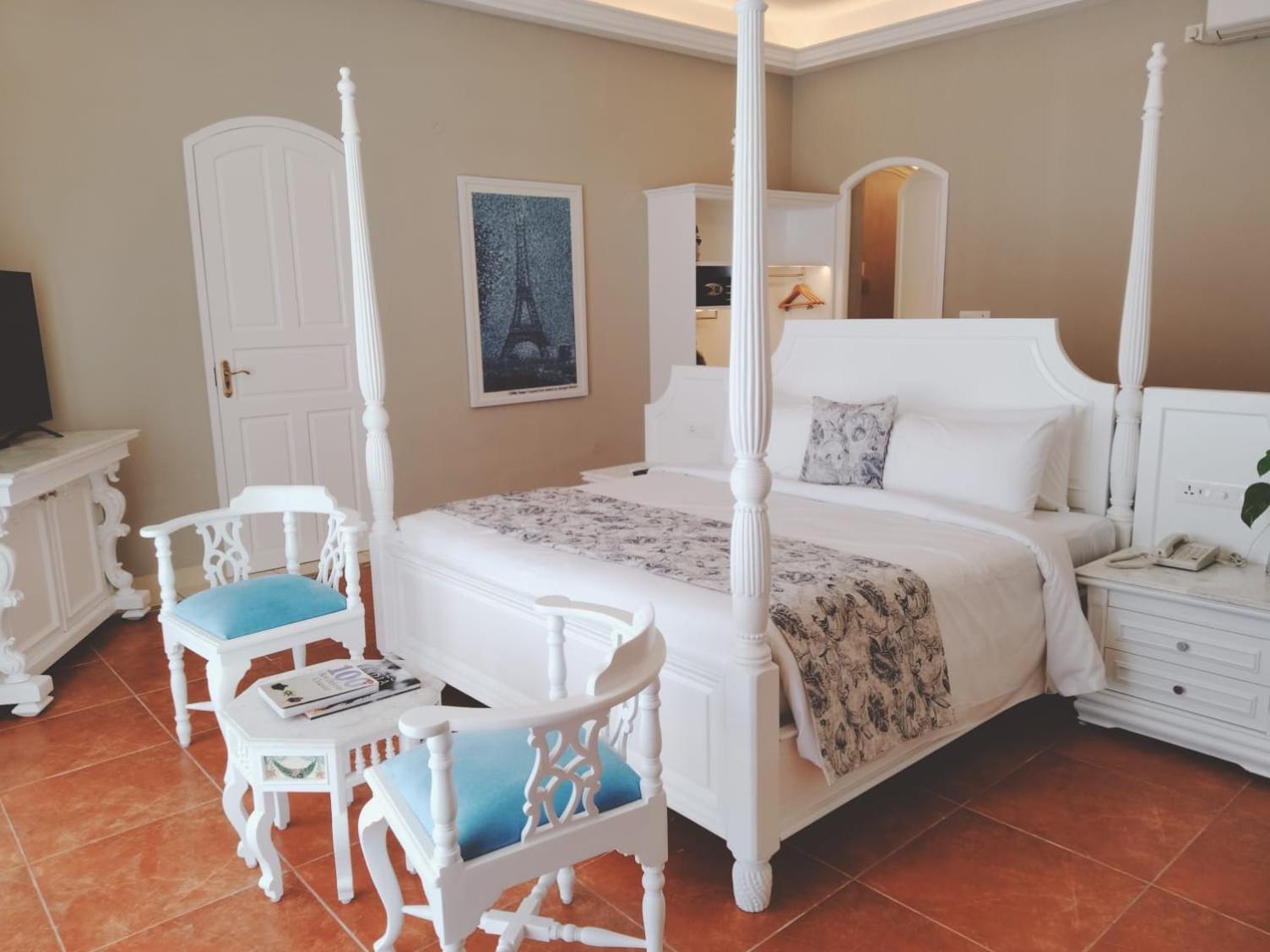 Suite with Balcony - Photo 2