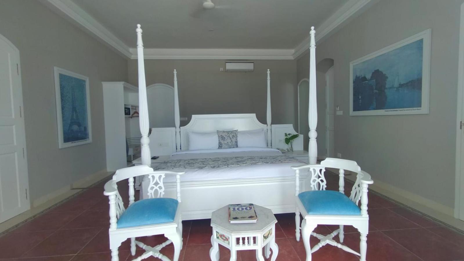 Suite with Balcony - Photo 7