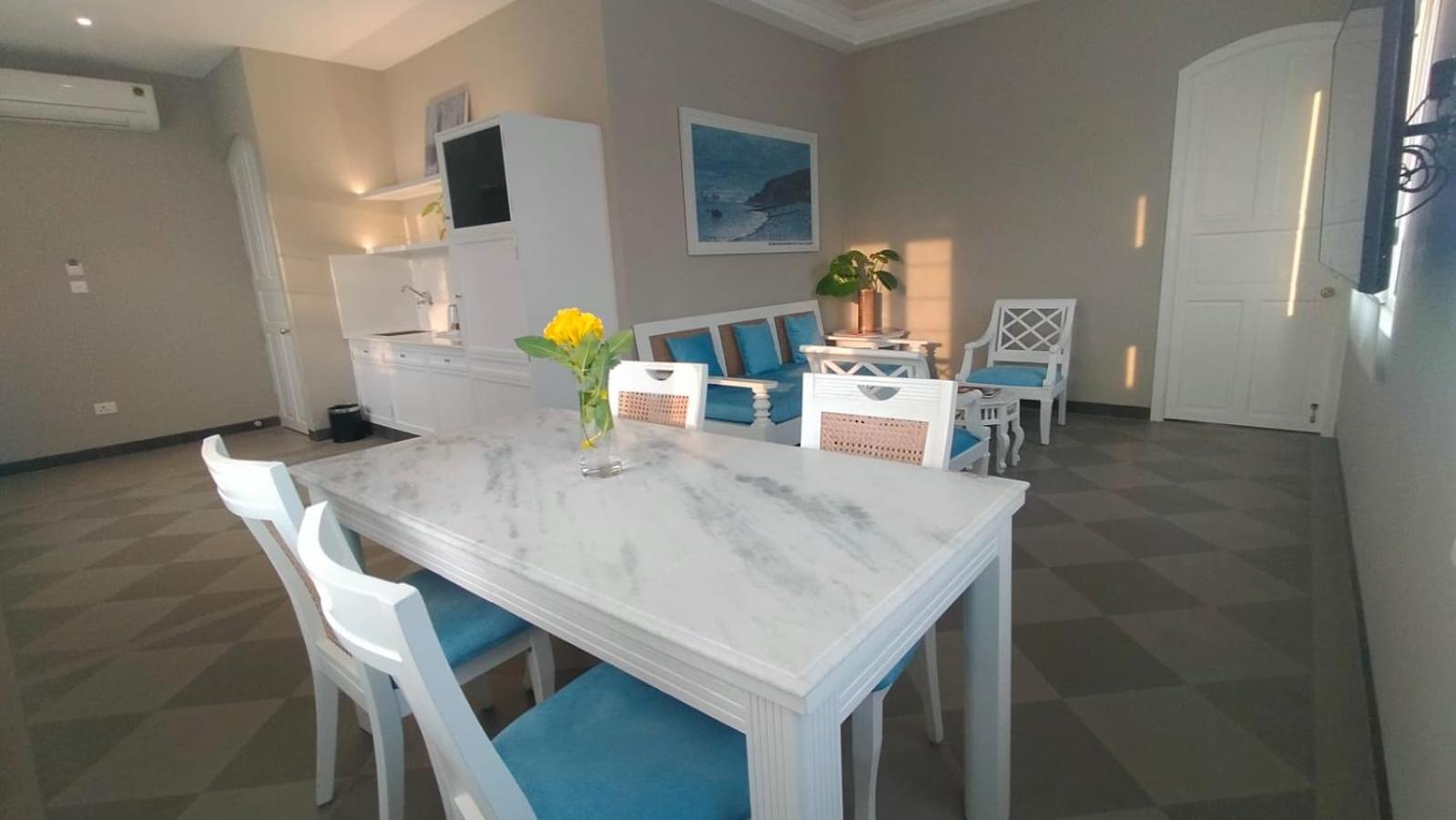 Superior Suite with Sea View - Photo 7