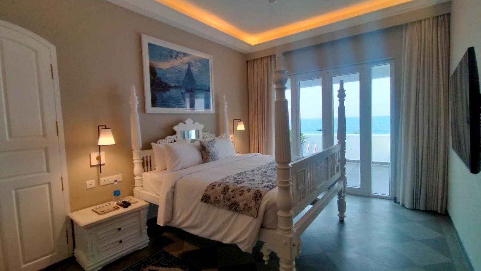 Superior Suite with Sea View - Photo 1