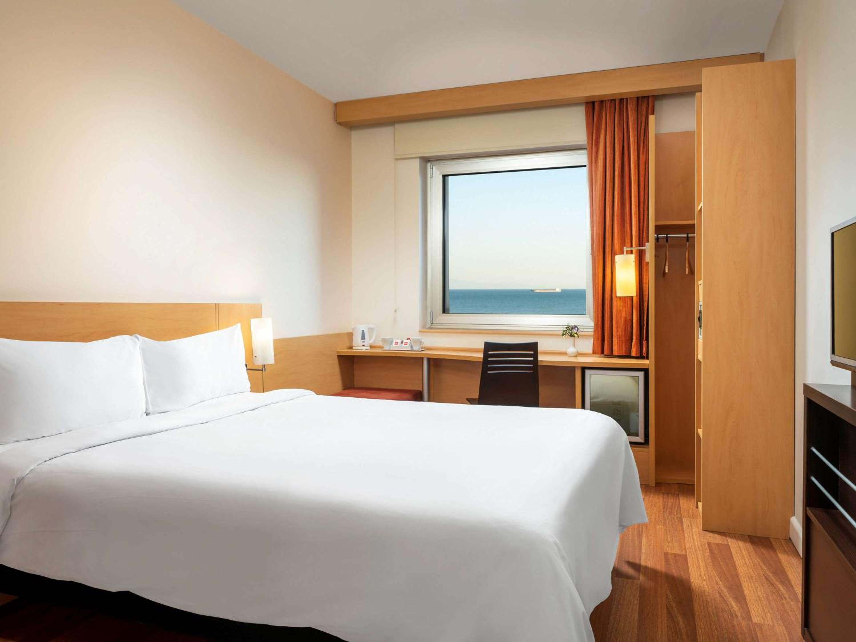 Standard Room with 1 queen-size bed Sea view photo 1