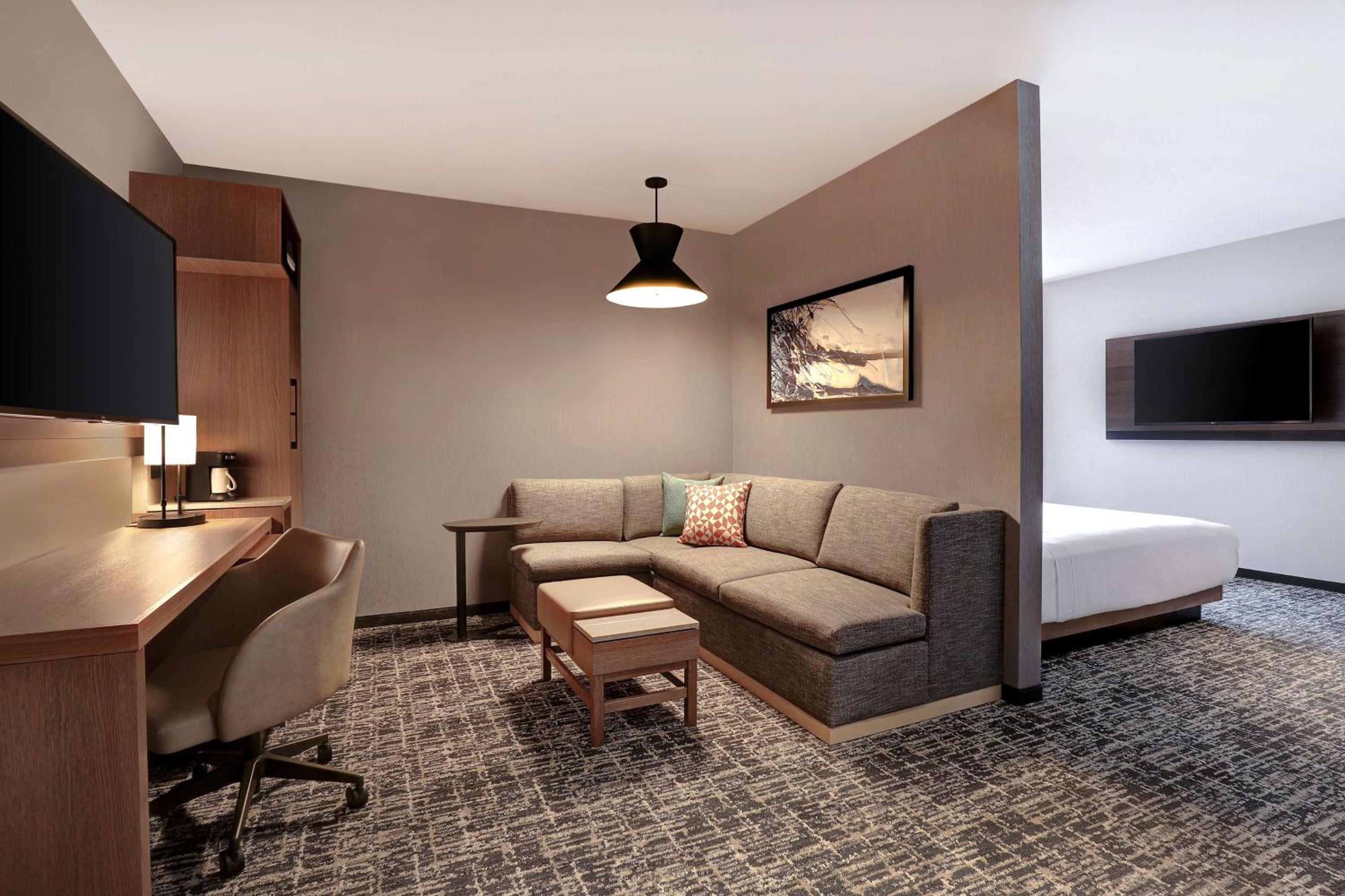 Suite with Two Queen Beds and Tub - Disability Access - Photo 4