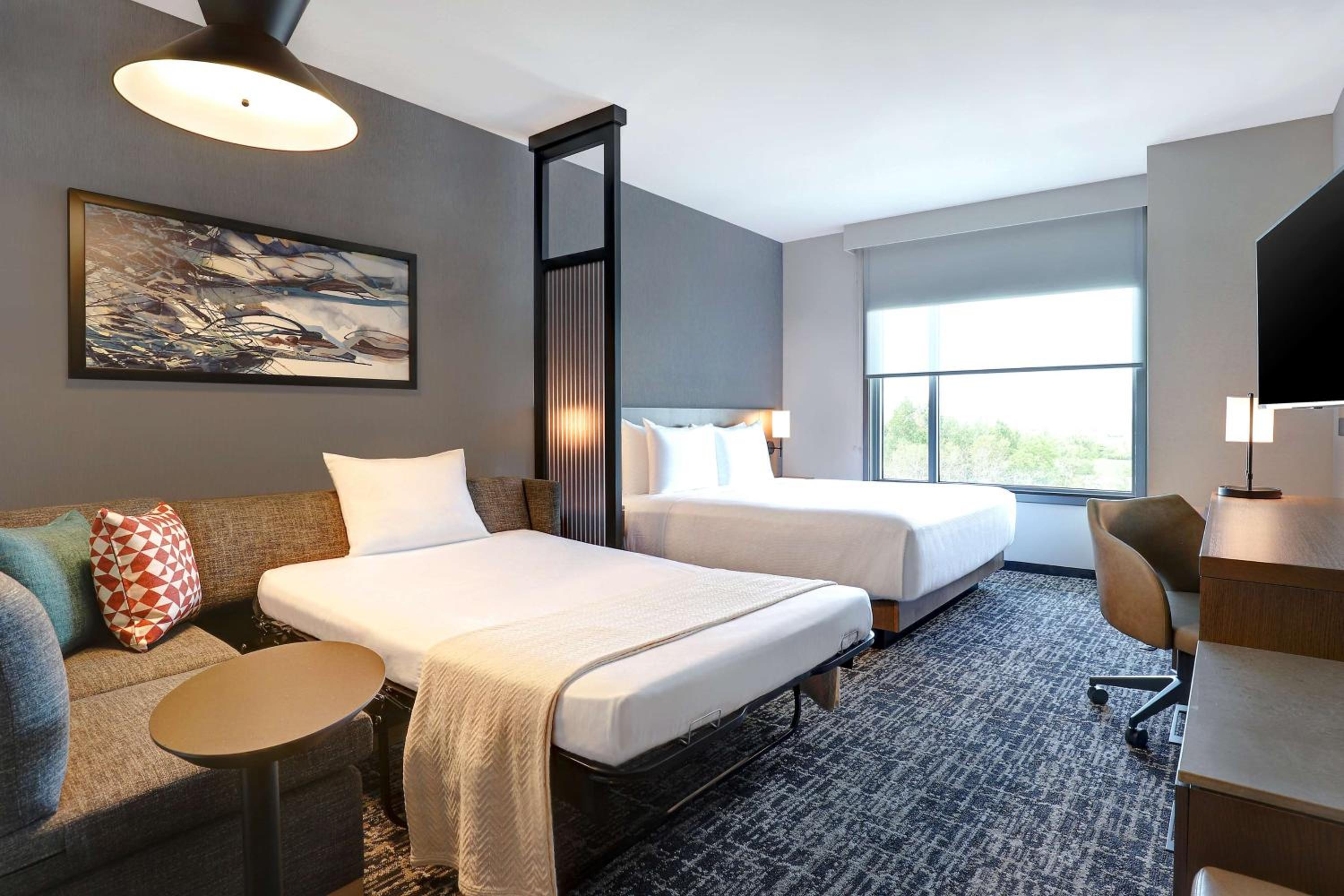 King Room with Sofa Bed - Photo 3
