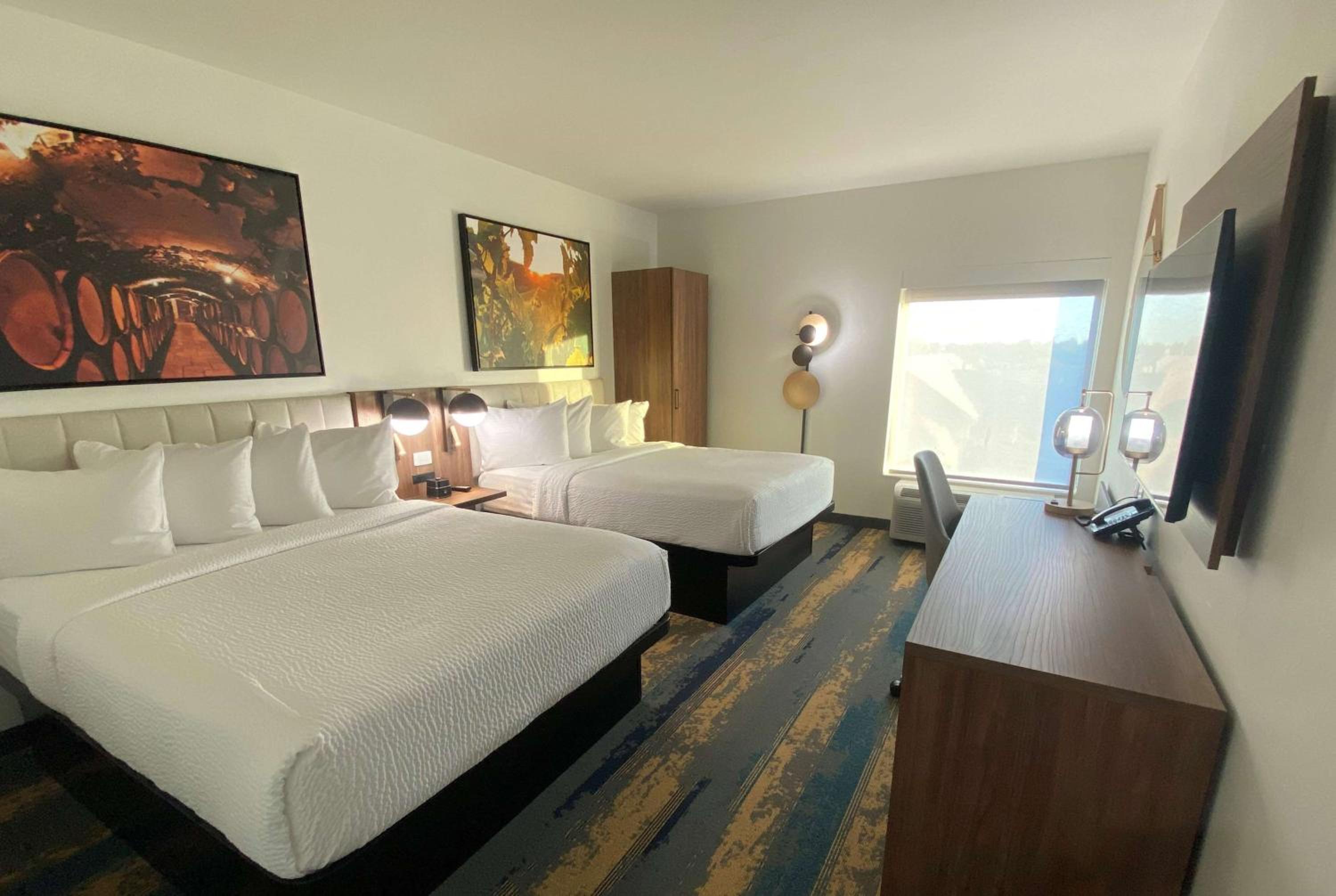 Queen Room with Two Queen Beds - Non-Smoking - Photo 1