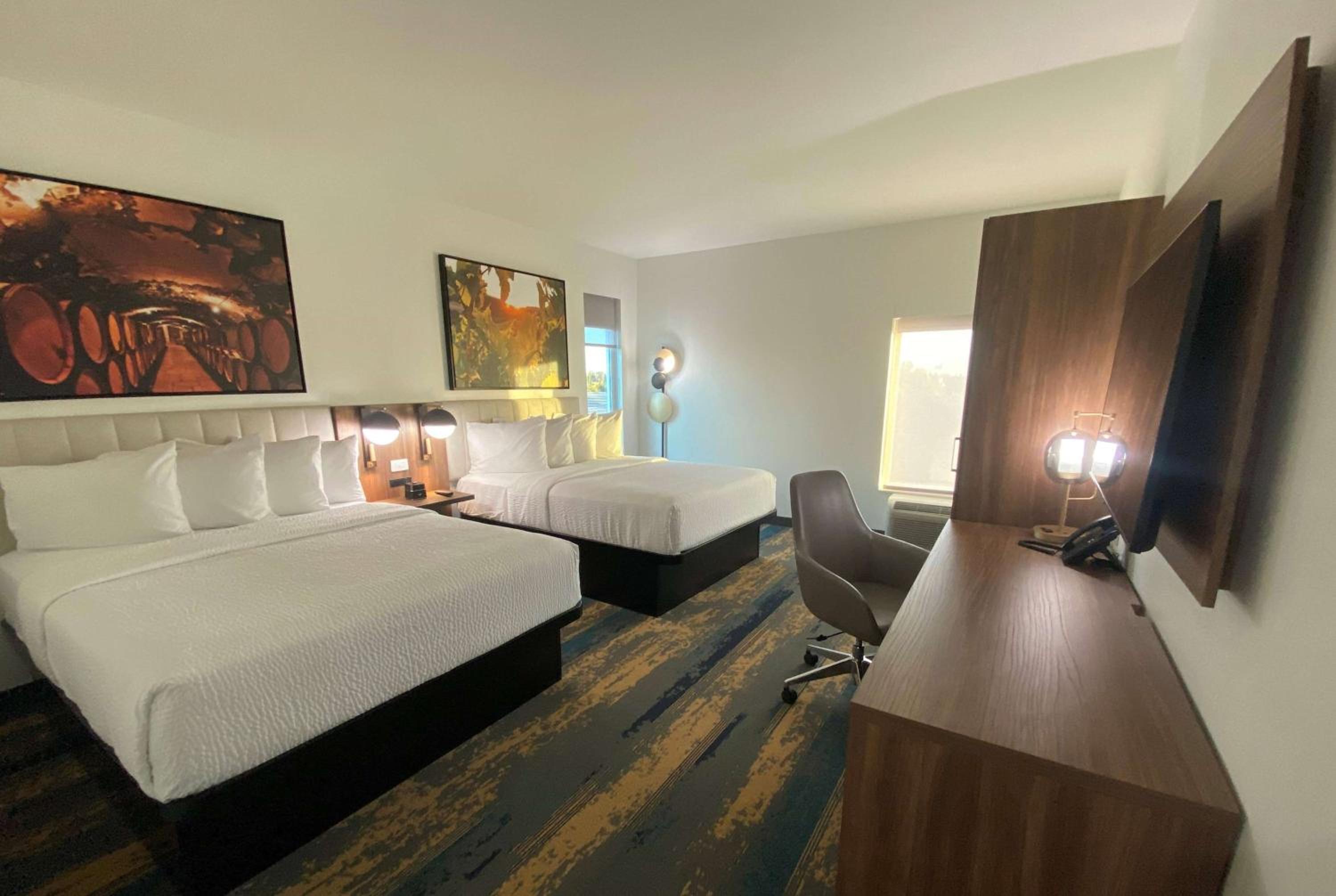 Deluxe Queen Room with Two Queen Beds - Non-Smoking - Photo 1