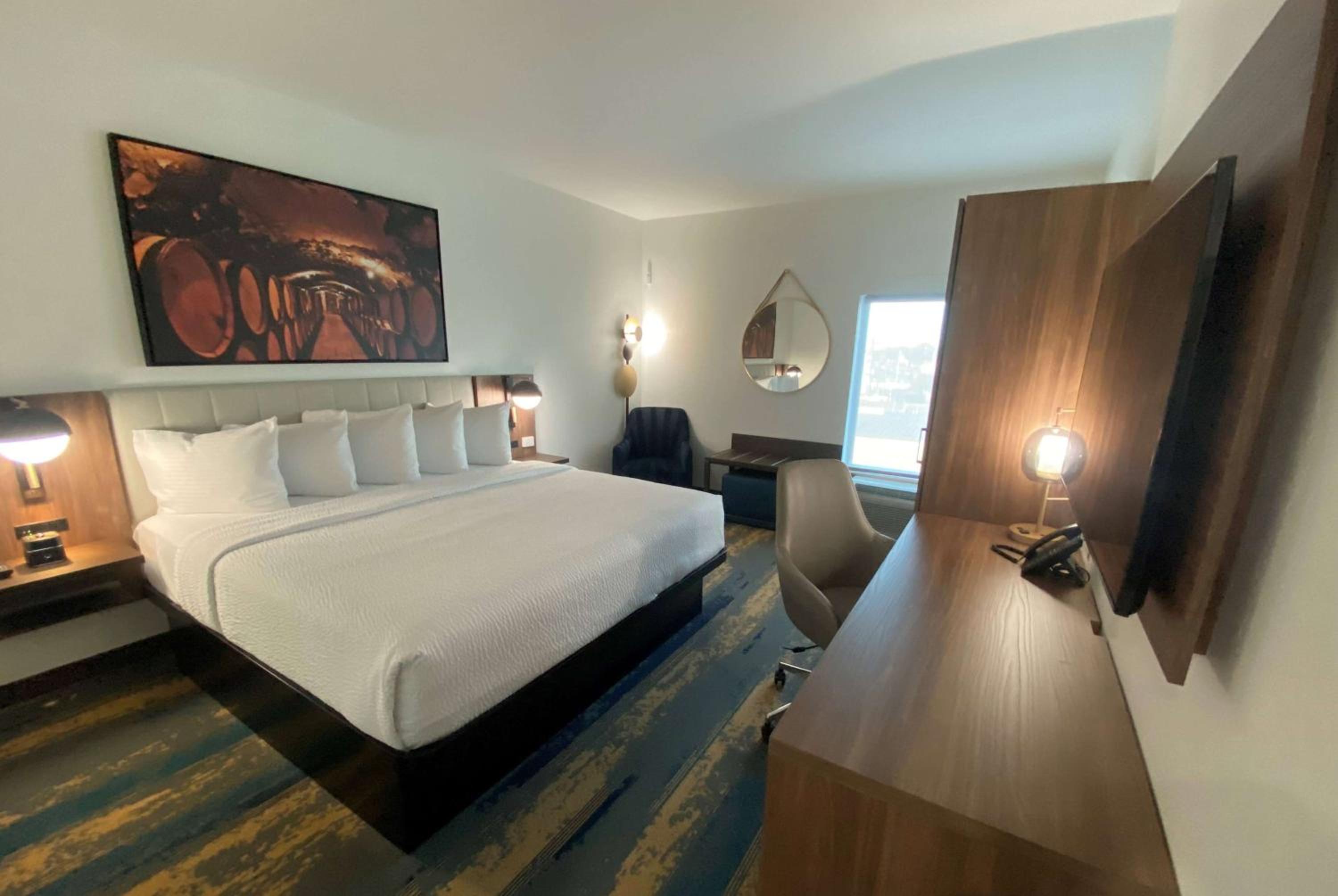 King Room - Non-Smoking - Photo 1