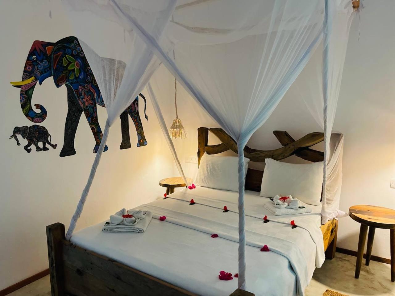 Deluxe Double Room - Photo 17