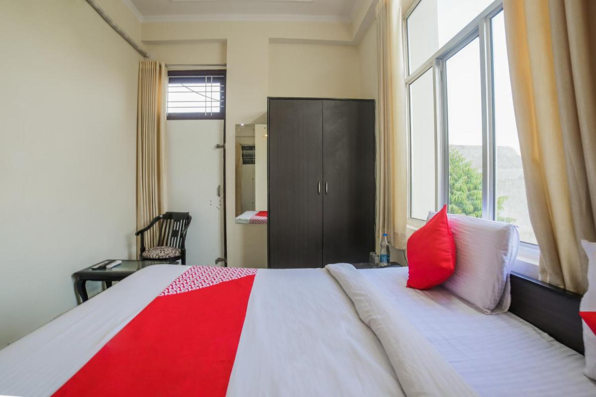 Deluxe Double Room (2 Adults + 1 Child) photo 3