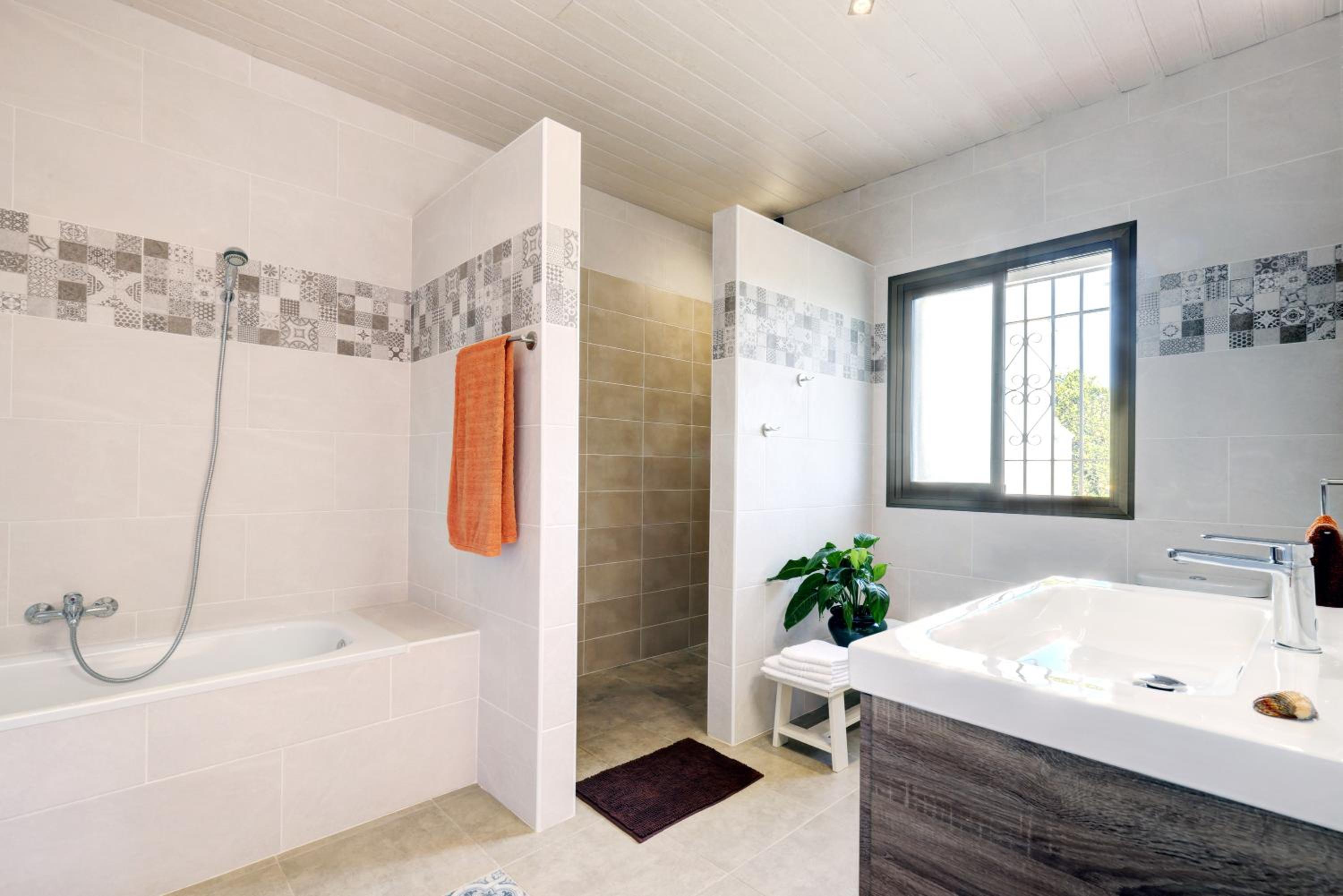 Two-Bedroom Deluxe Apartment with Garden View photo 2