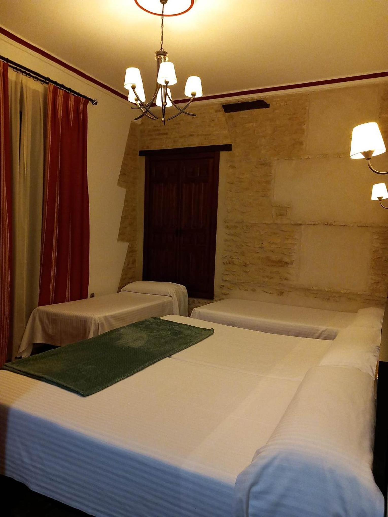 Classic Quadruple Room photo 2