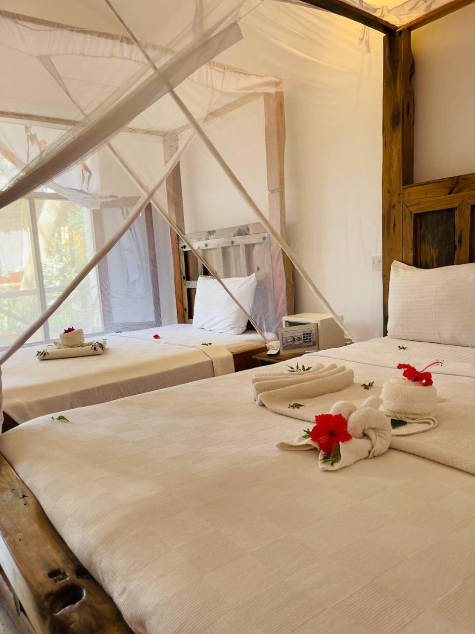 Deluxe Double Room (2 Adults + 1 Child) - Photo 6