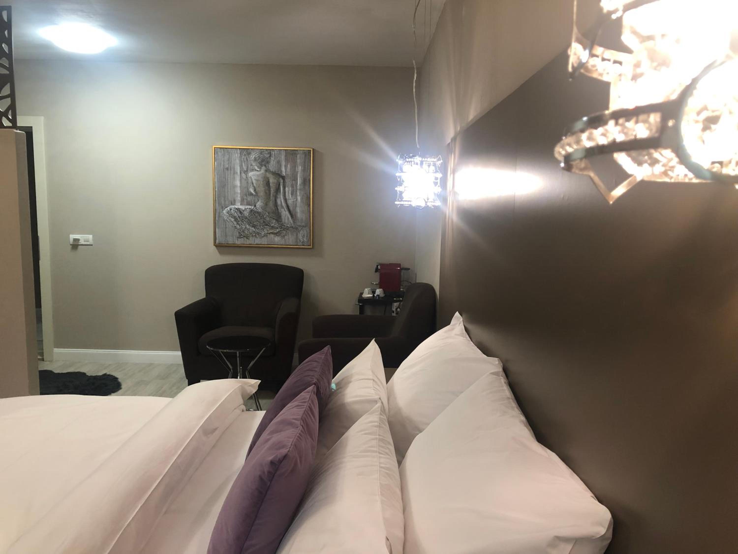 Deluxe King Room photo 3