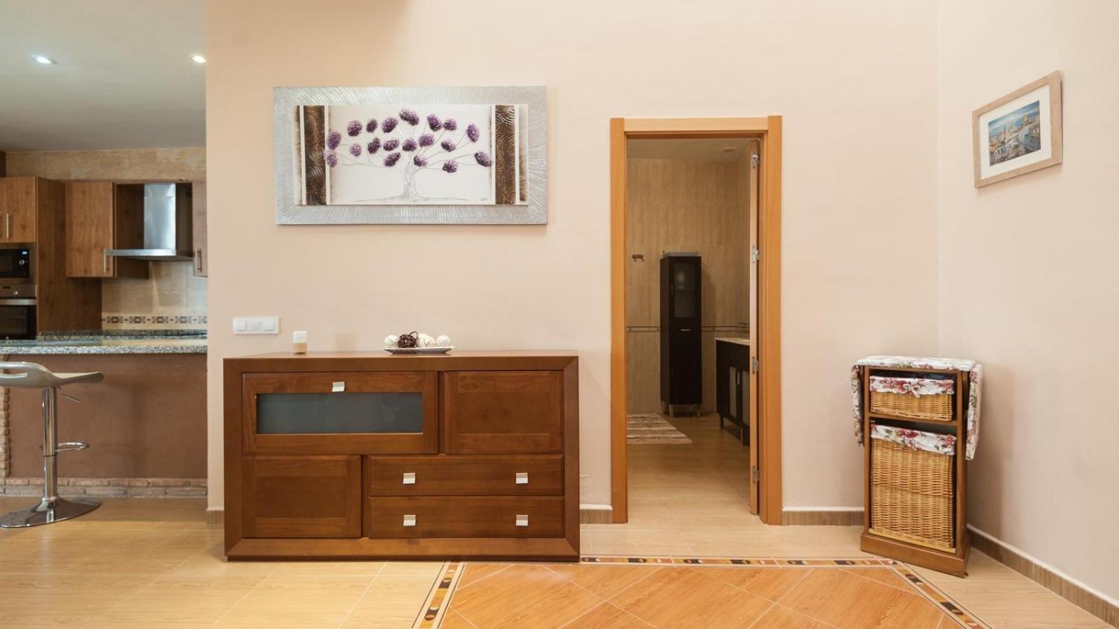 Five-Bedroom House photo 3