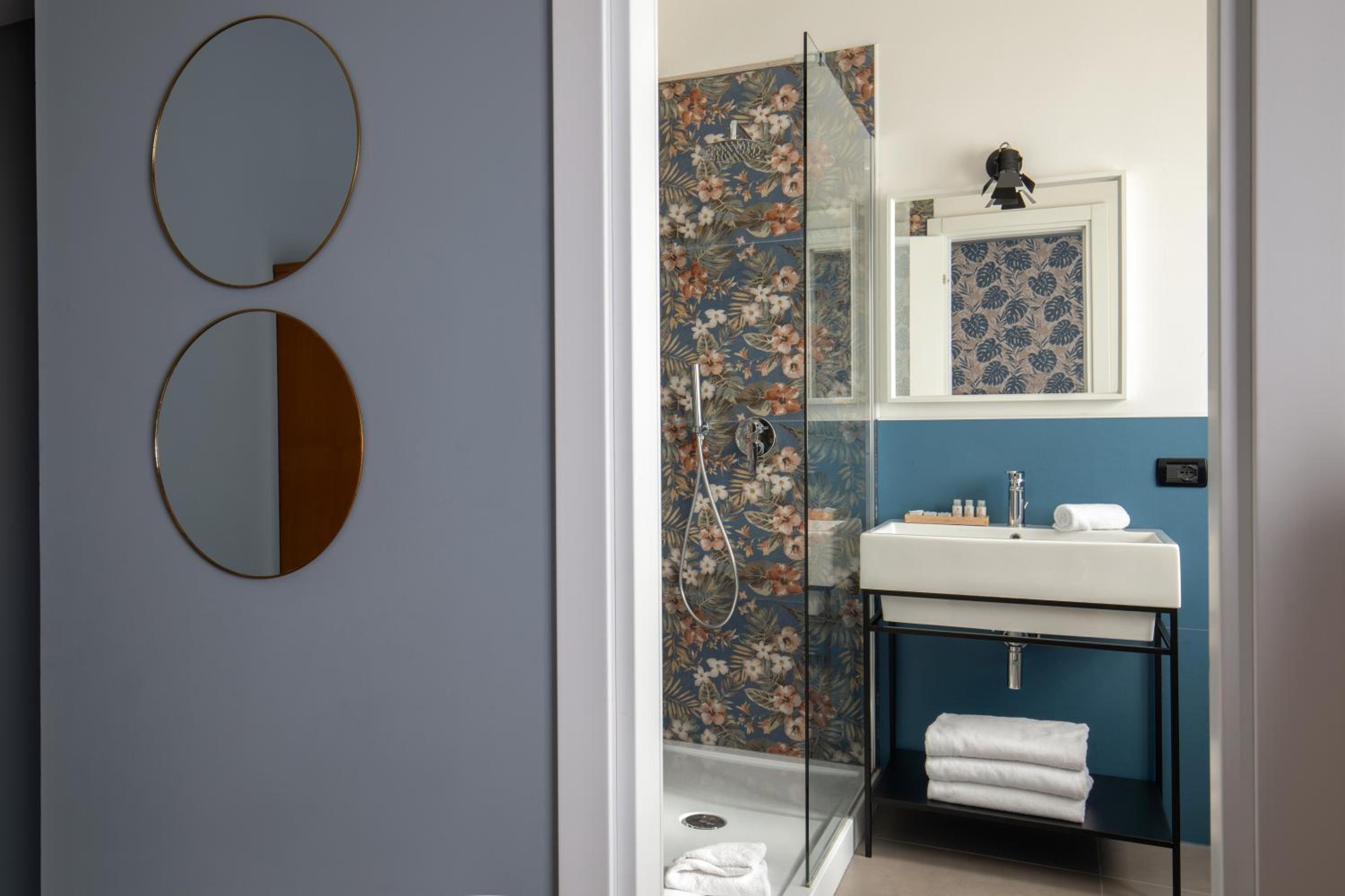 Double or Twin Room with Private Bathroom photo 3