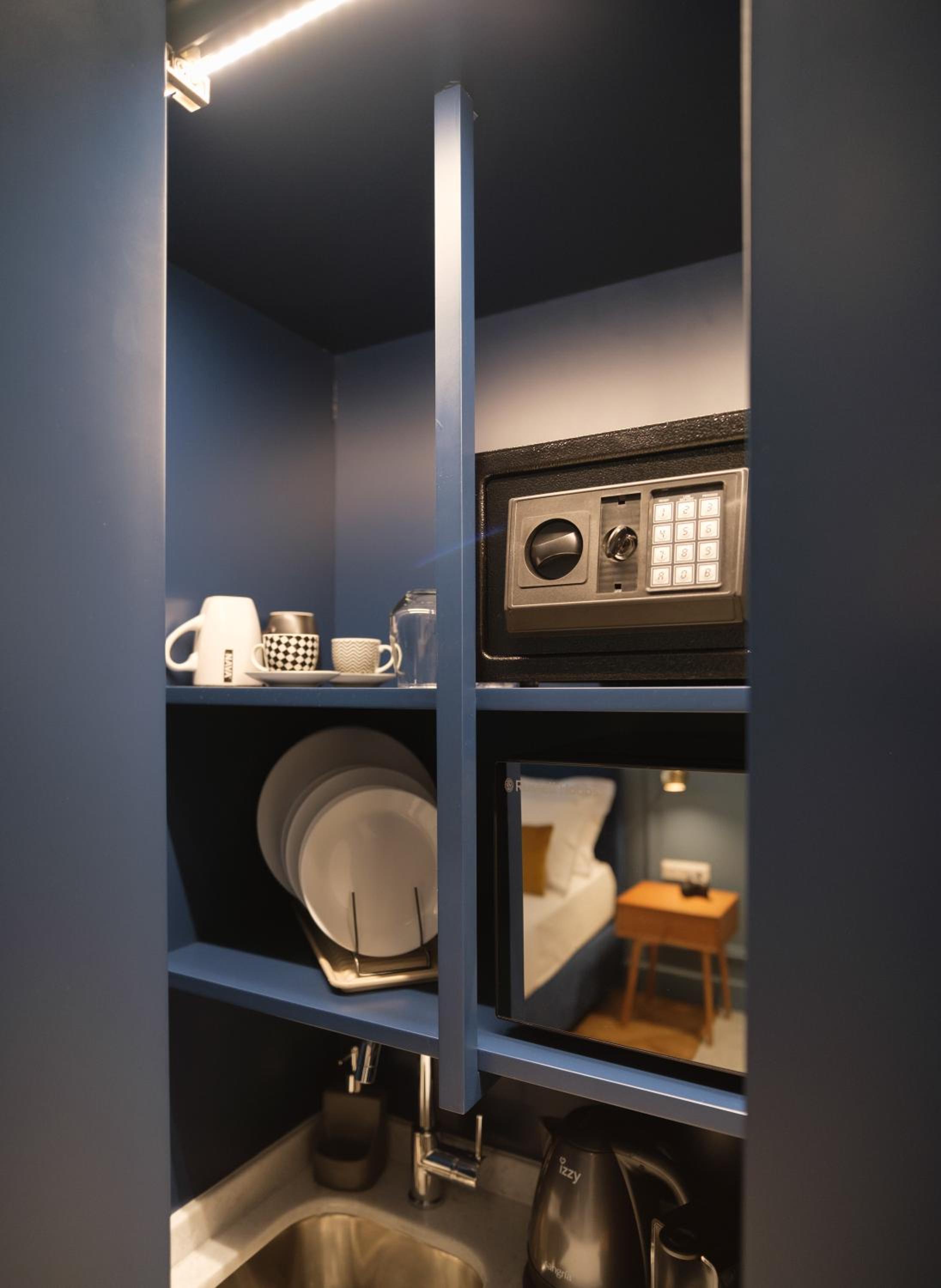 Blue One-Bedroom Suite photo 3