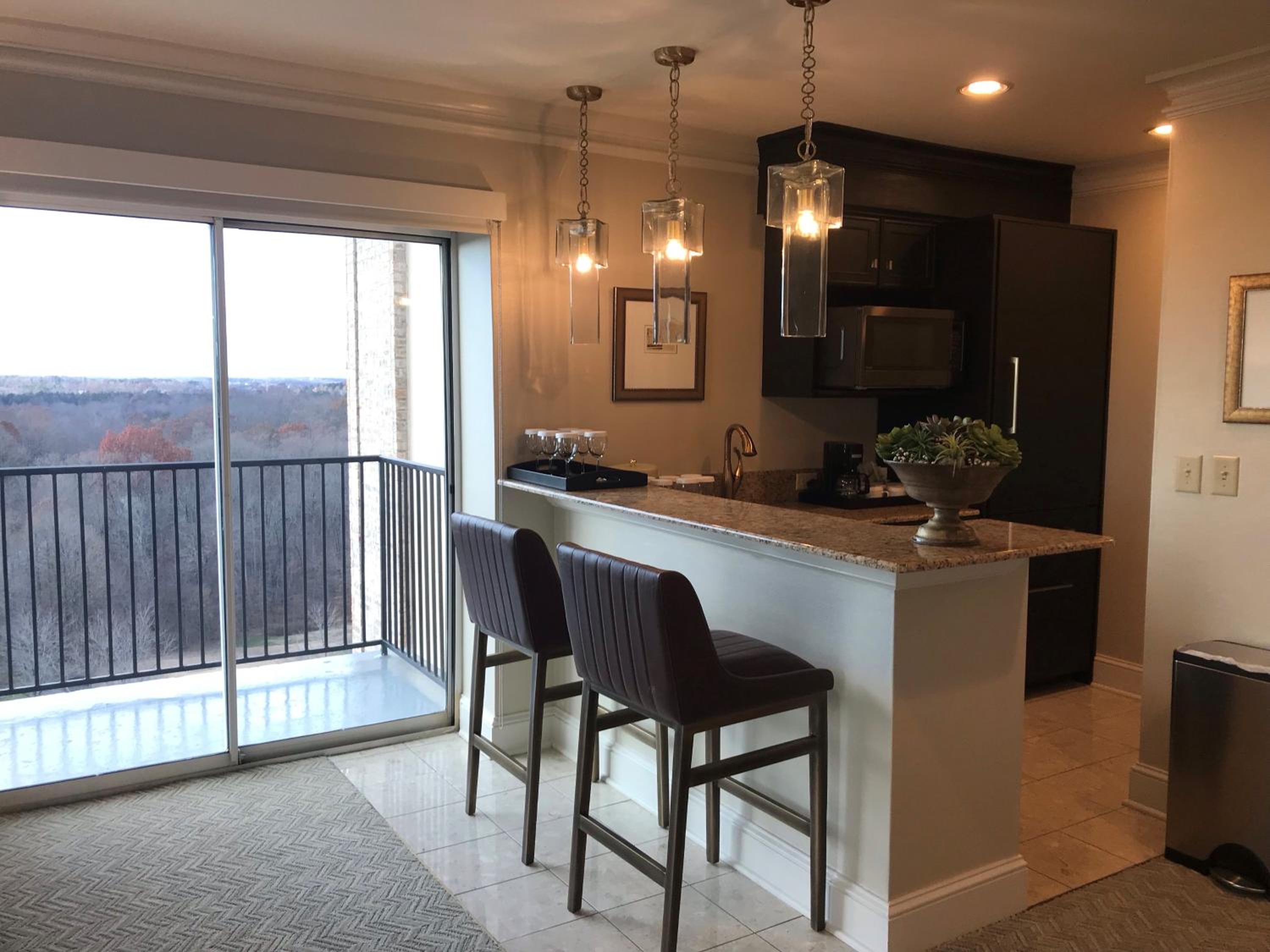 One-Bedroom King Suite - Non-Smoking