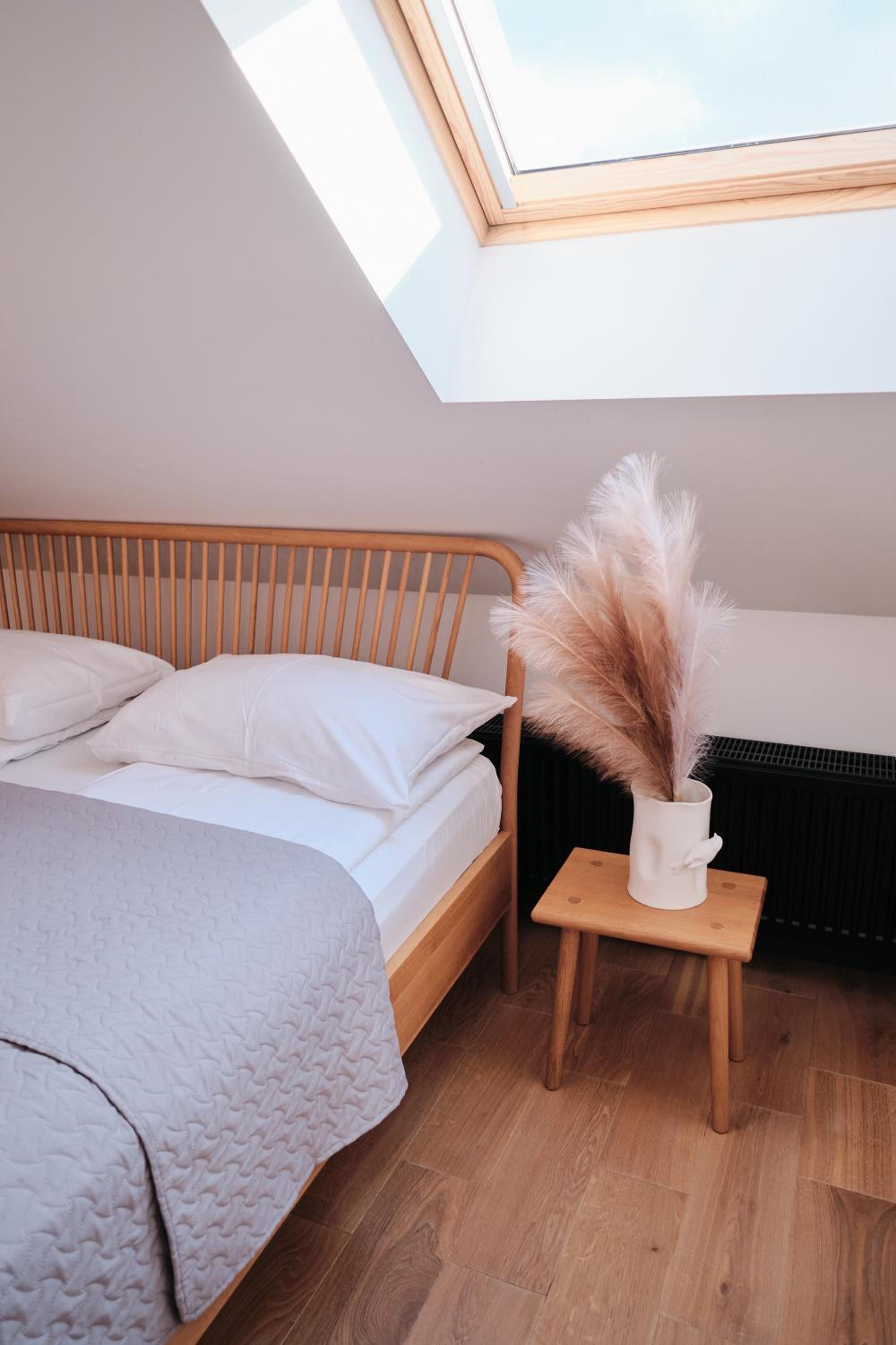 King Studio with Sofa Bed - Photo 3