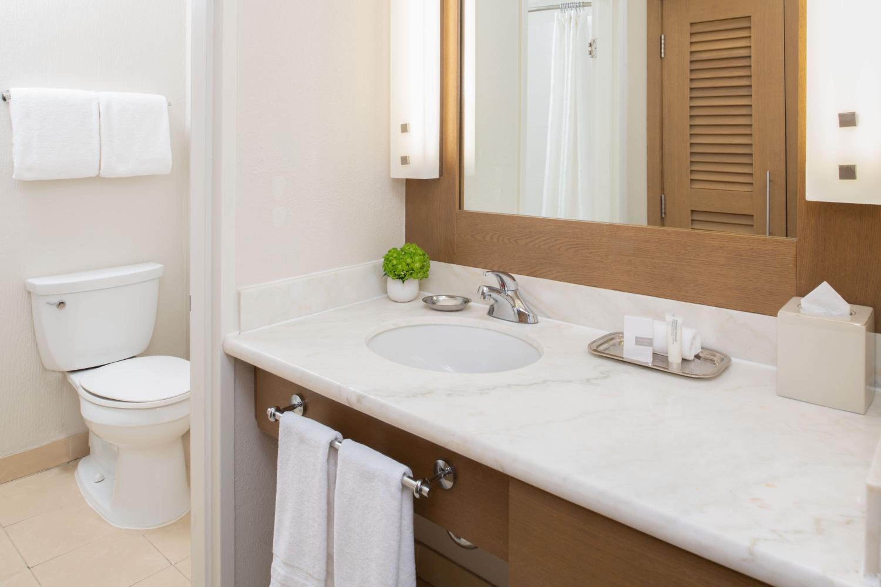 Standard King Room - Photo 2
