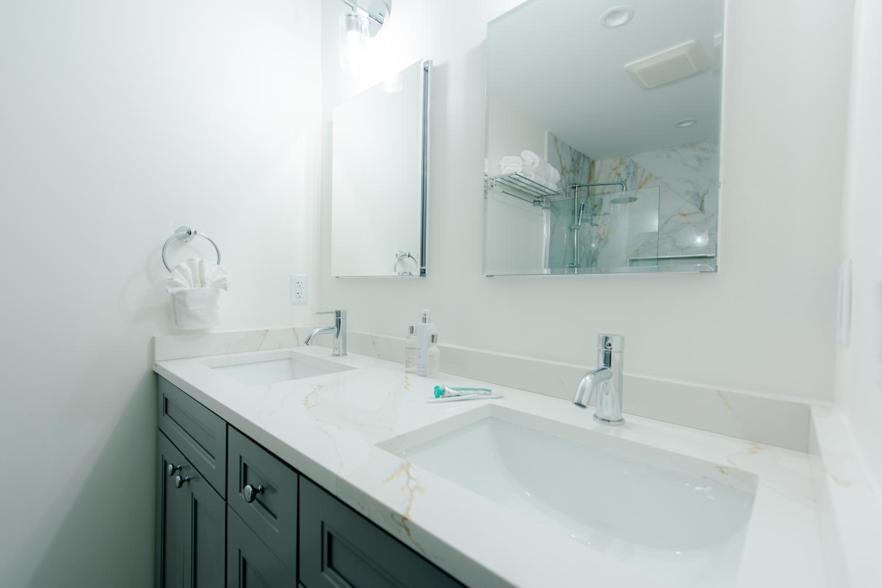 Two-Bedroom Suite - Photo 3