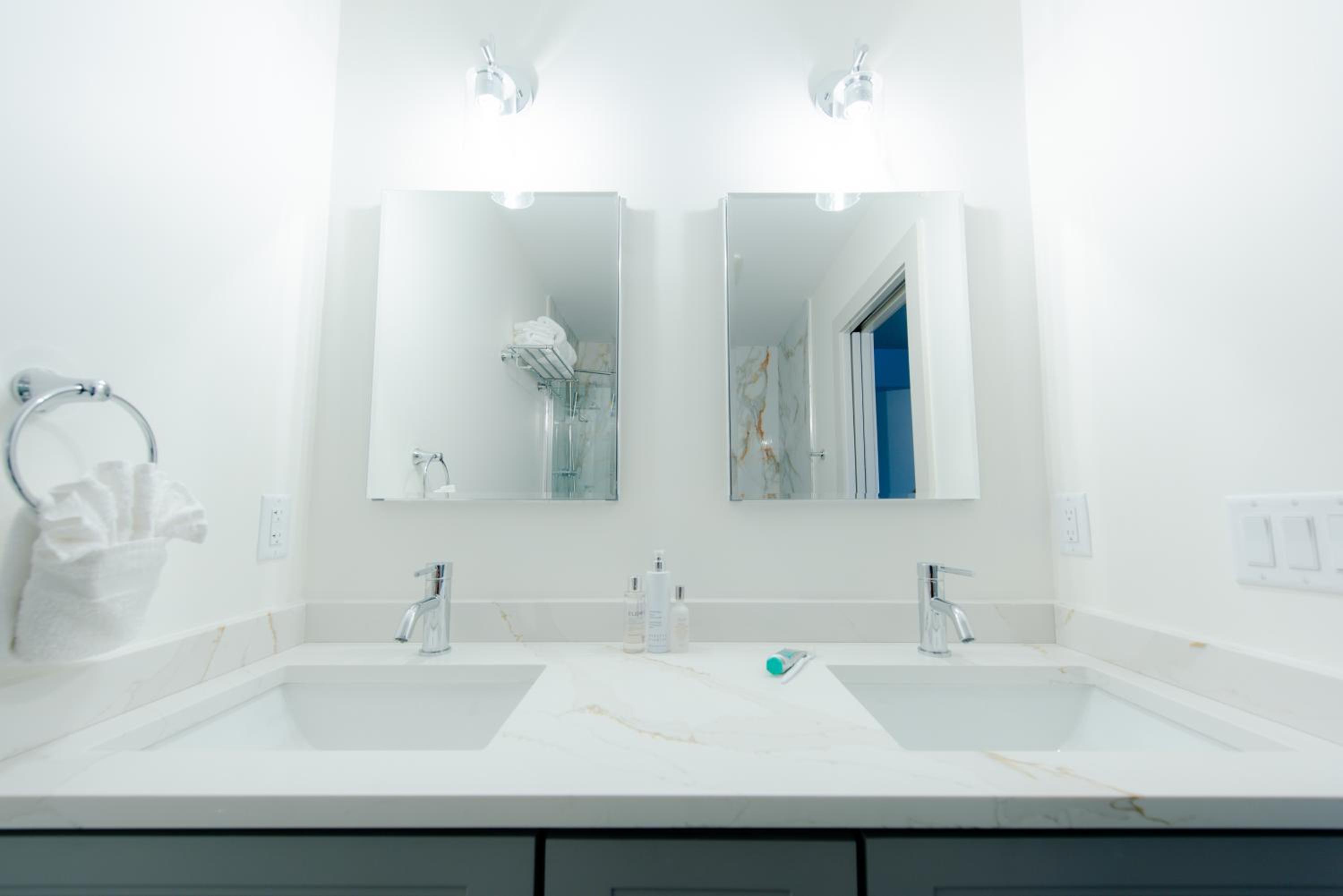 Two-Bedroom Suite - Photo 17
