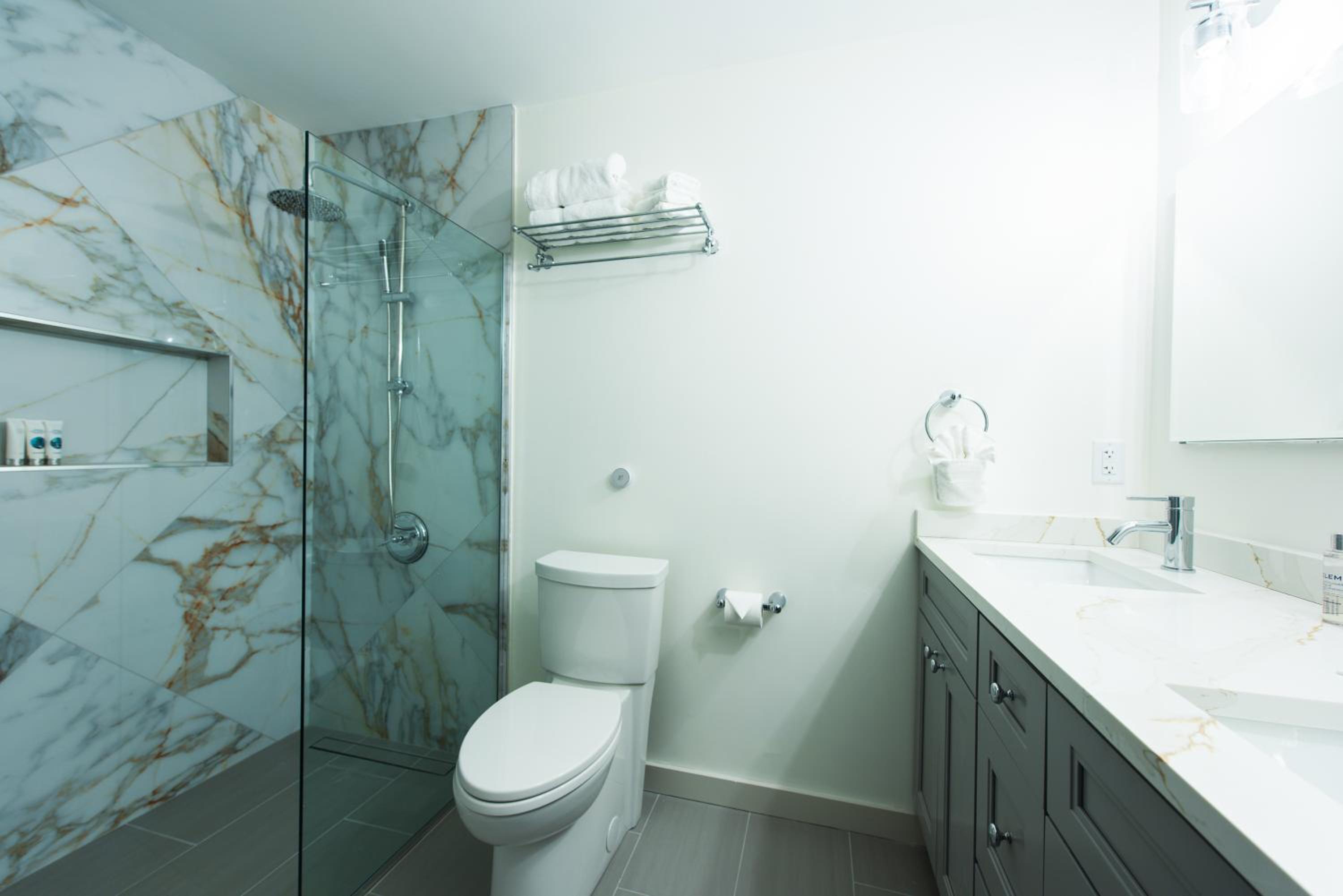 Two-Bedroom Suite - Photo 18